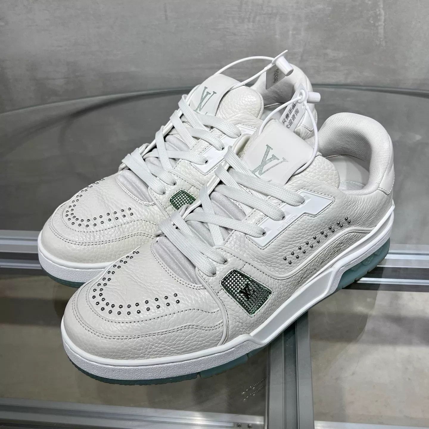Louis Vuitton White Low-Top Sneakers Size 6 Size US 6 / EU 39 - 2 Thumbnail