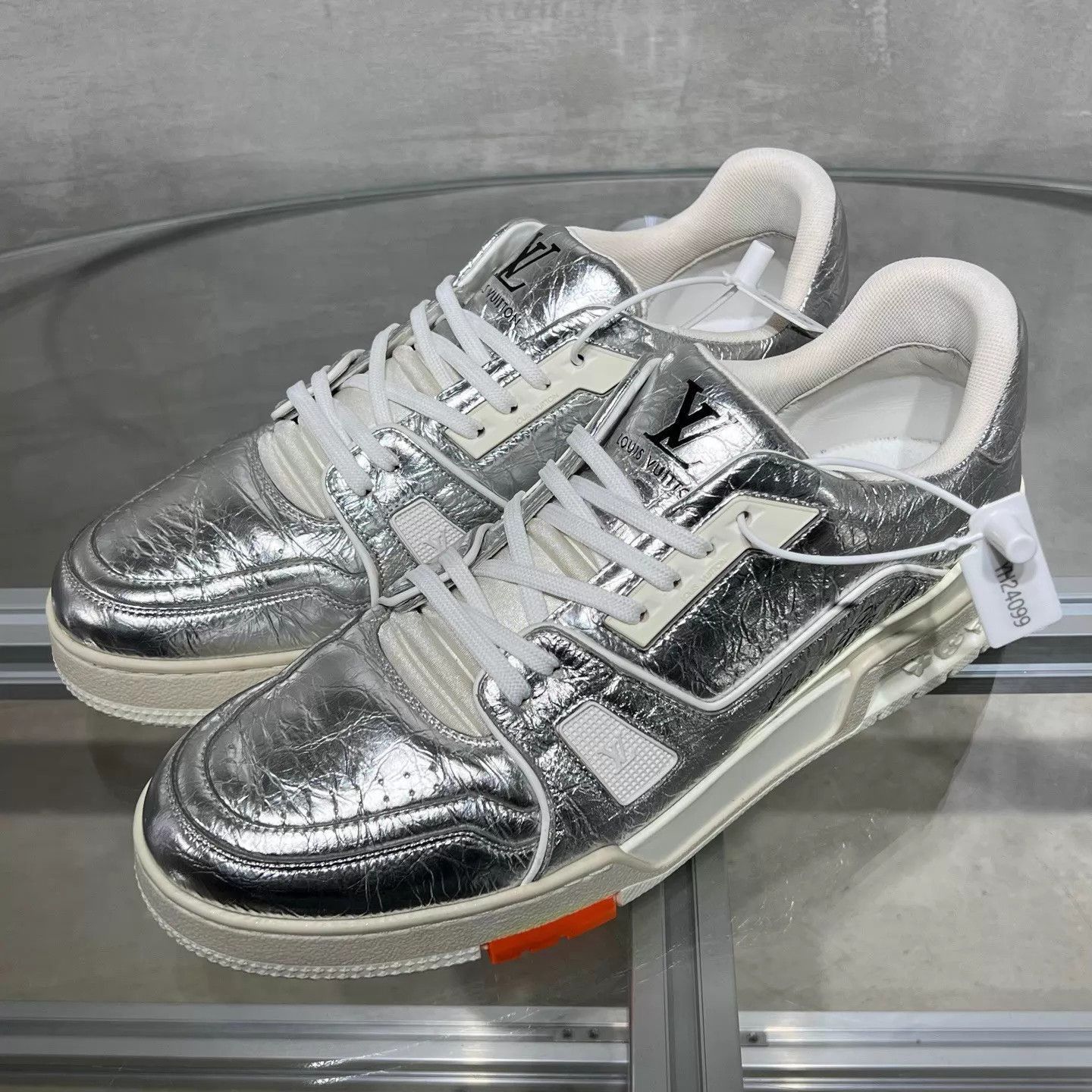 Louis Vuitton Silver Low-Top Sneakers Size 9 Size US 9 / EU 42 - 2 Thumbnail