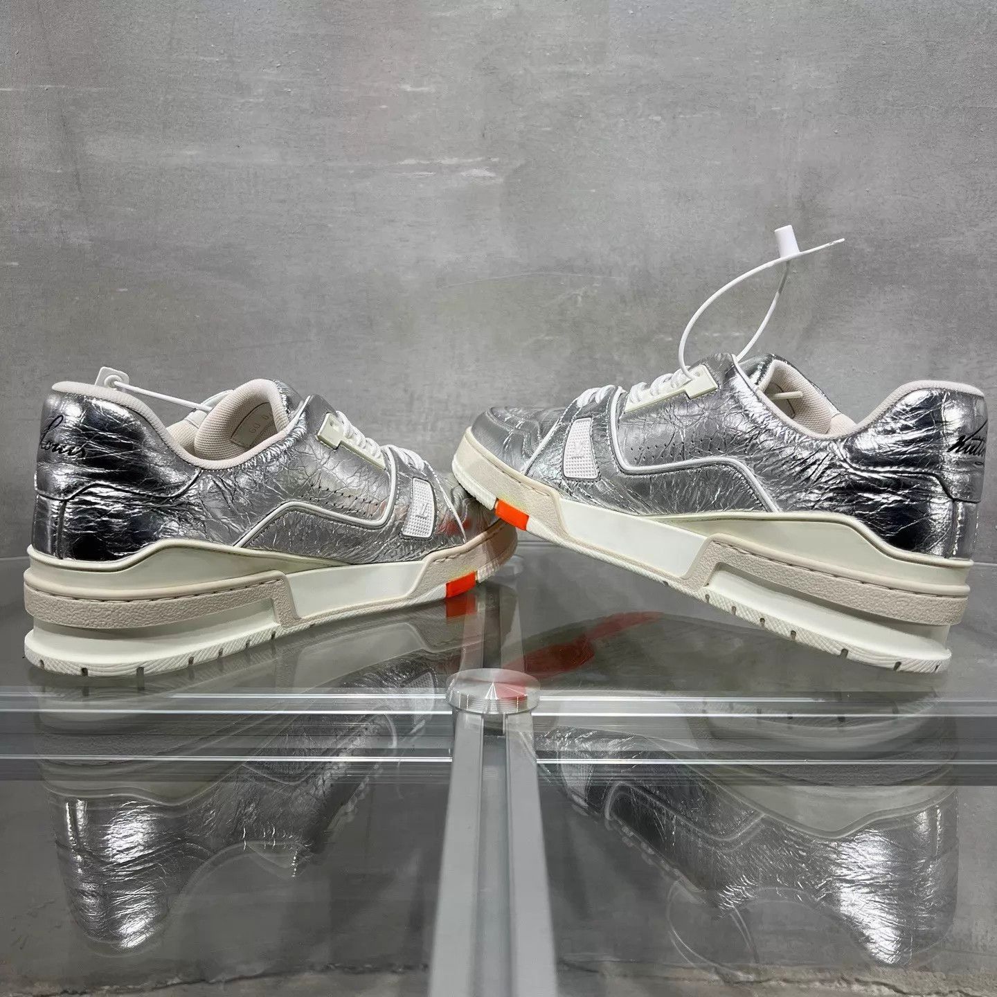 Louis Vuitton Silver Low-Top Sneakers Size 9 Size US 9 / EU 42 - 5 Thumbnail