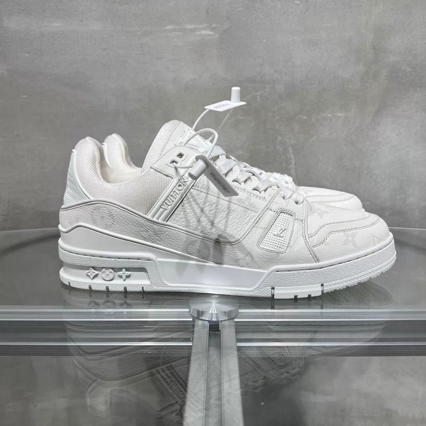 Louis Vuitton White Low-Top Sneakers Size 8.5 Size US 8.5 / EU 41-42 - 4 Thumbnail