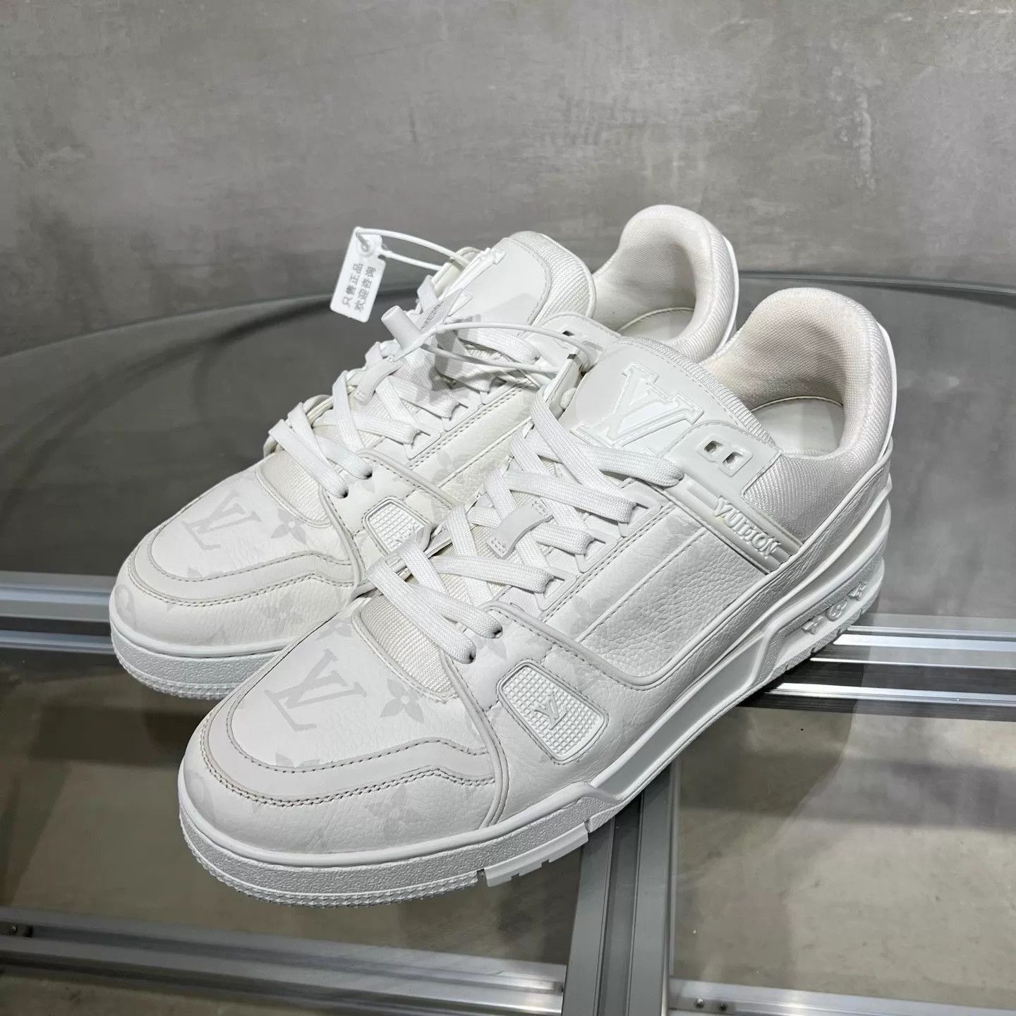 Louis Vuitton White Low-Top Sneakers Size 8.5 Size US 8.5 / EU 41-42 - 2 Thumbnail