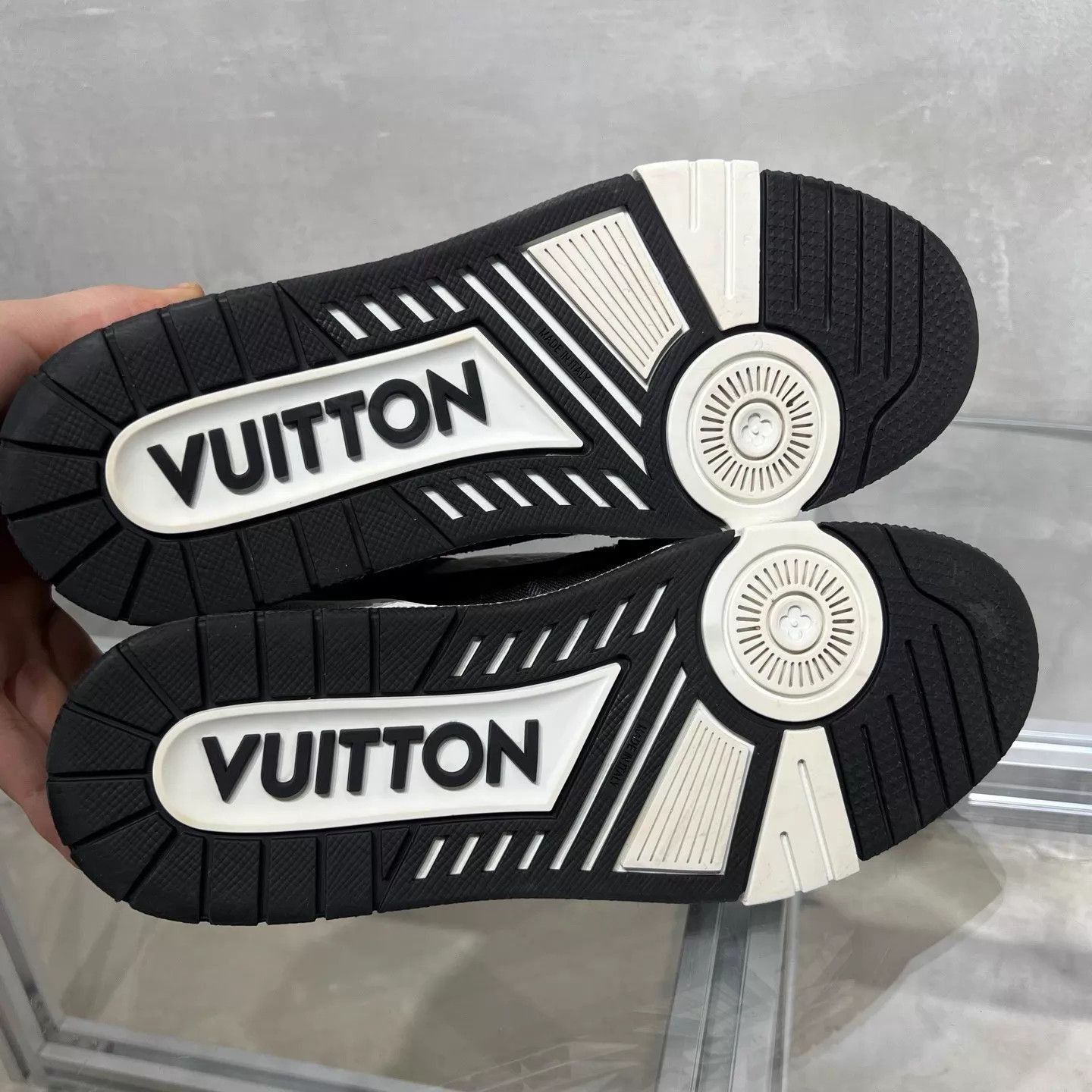 Louis Vuitton Multi-Color Low-Top Sneakers Size 8.5 Size US 8.5 / EU 41-42 - 7 Thumbnail