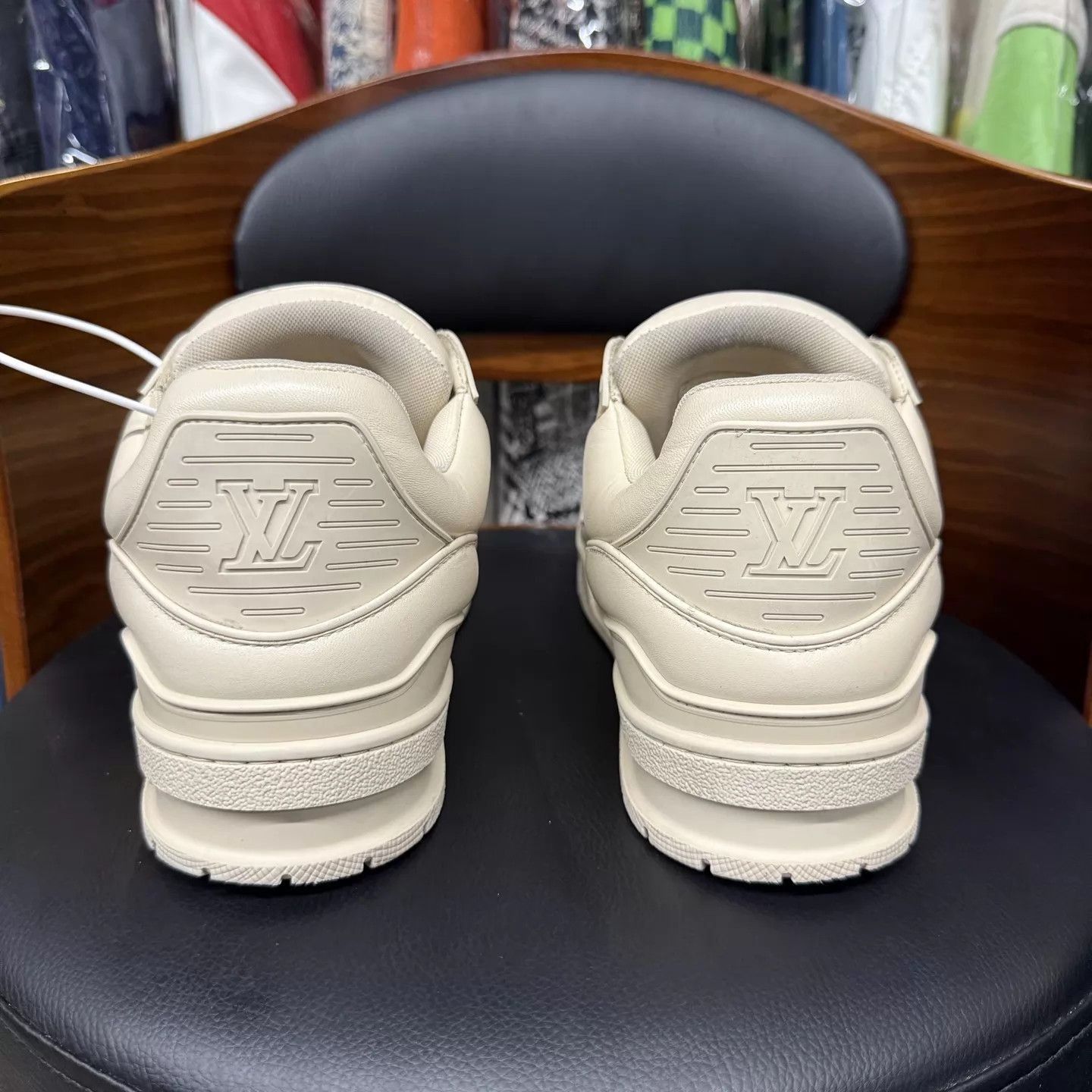 Louis Vuitton Beige Low-Top Leather Sneakers Size 9 Size US 9 / EU 42 - 3 Thumbnail