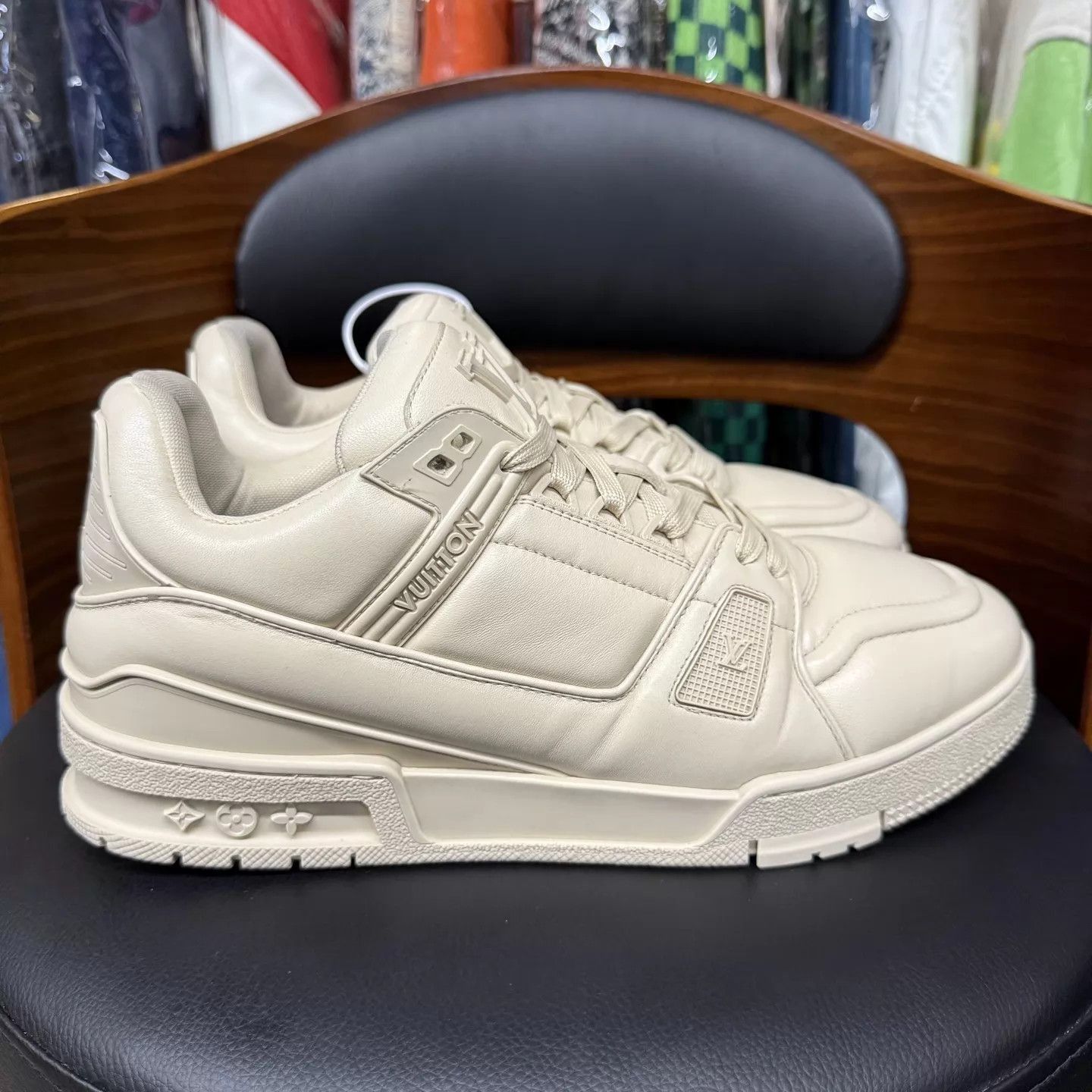 Louis Vuitton Beige Low-Top Leather Sneakers Size 9 Size US 9 / EU 42 - 4 Thumbnail