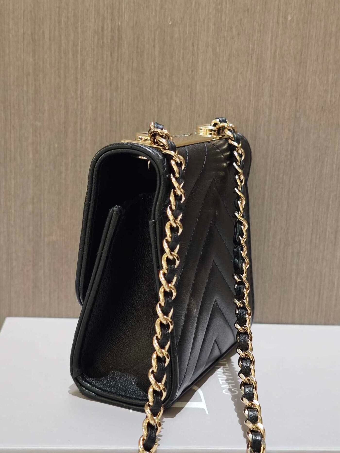 Chanel Pre-loved Bag Very good condition Size ONE SIZE - 2 Thumbnail