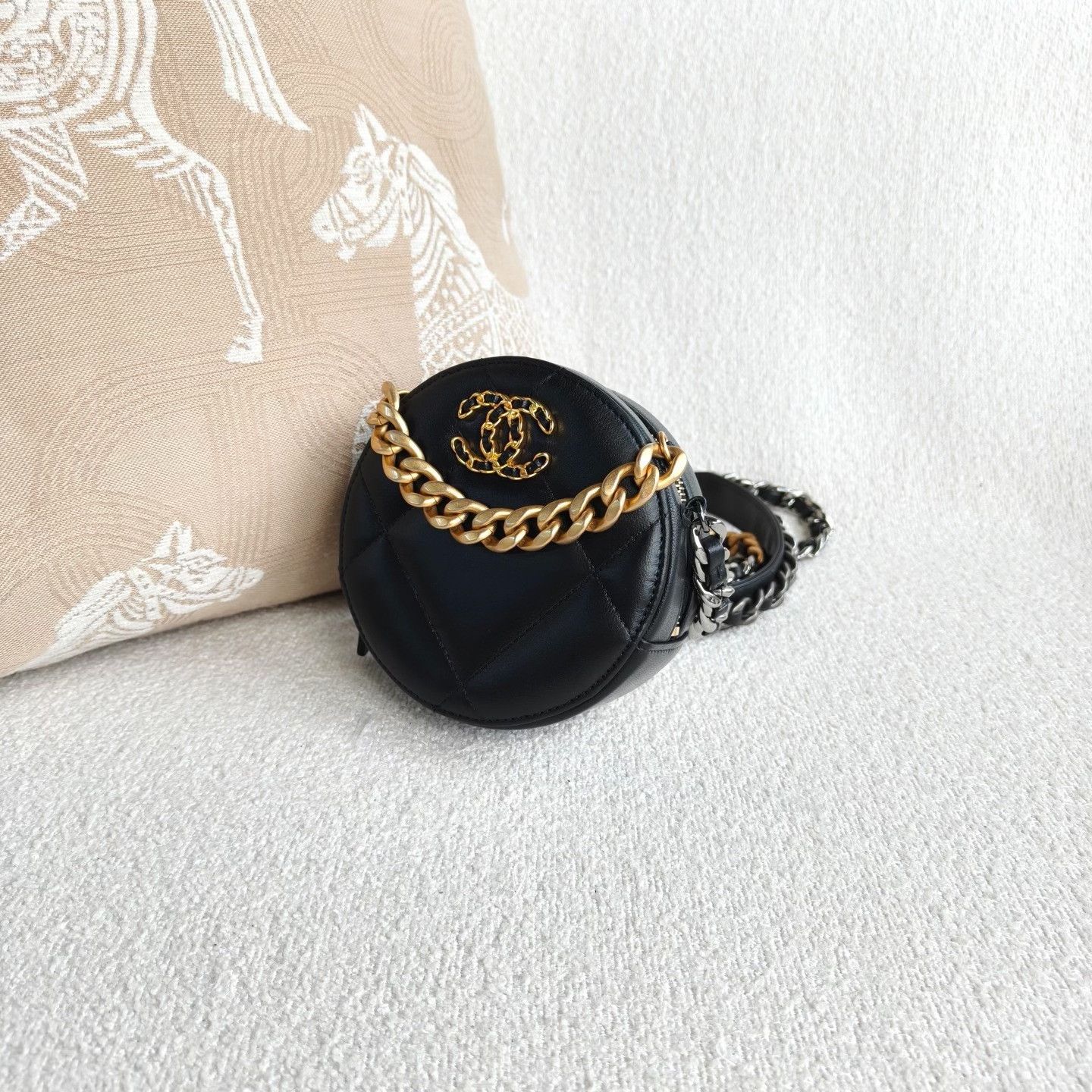 Chanel Pre-loved Bag Very good condition Size ONE SIZE - 4 Thumbnail