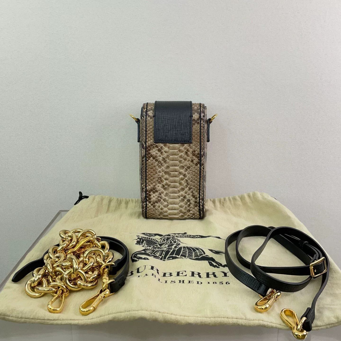 Burberry Pre-loved Bag Very good condition Size ONE SIZE - 2 Thumbnail