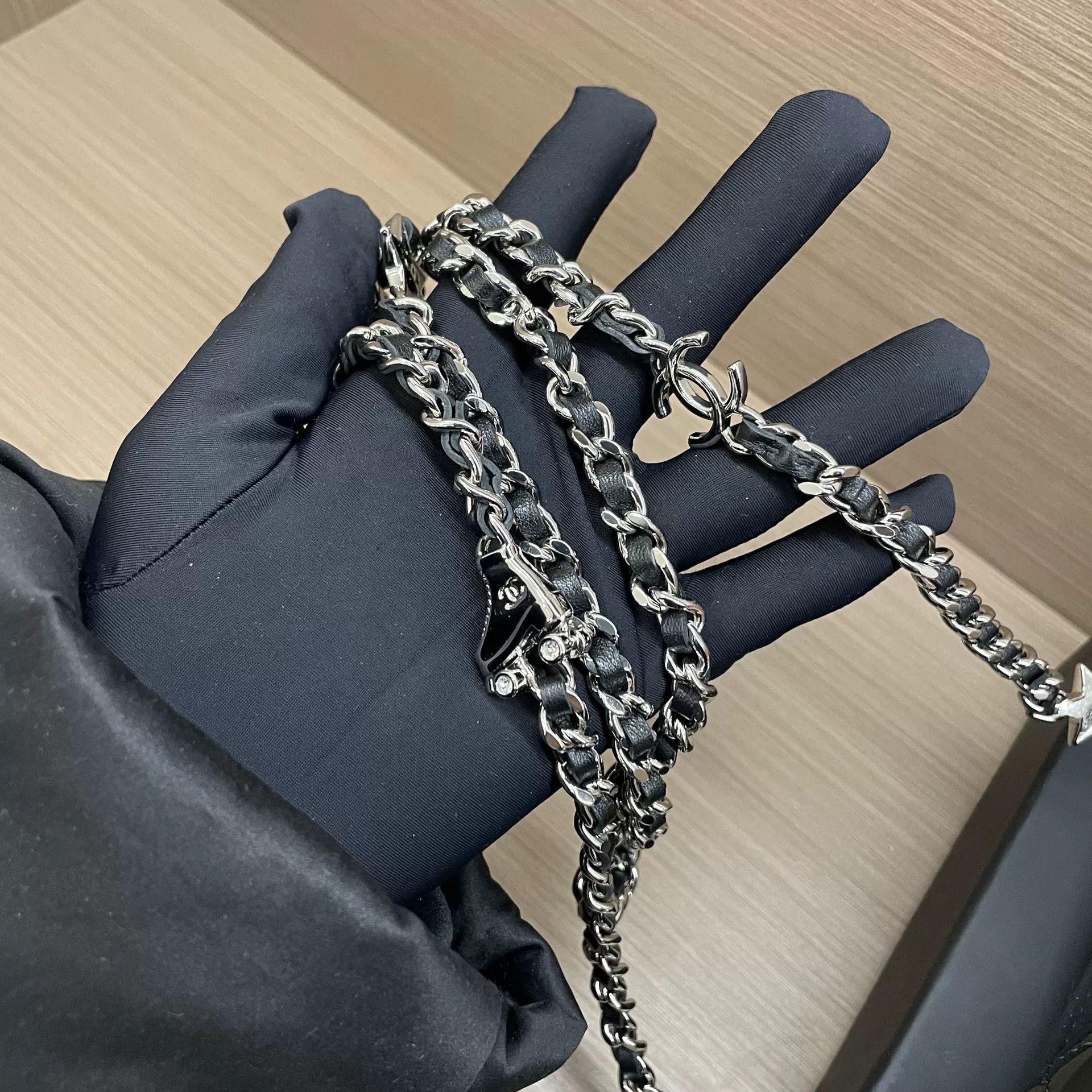 Chanel Pre-loved Bag Very good condition Size ONE SIZE - 8 Thumbnail