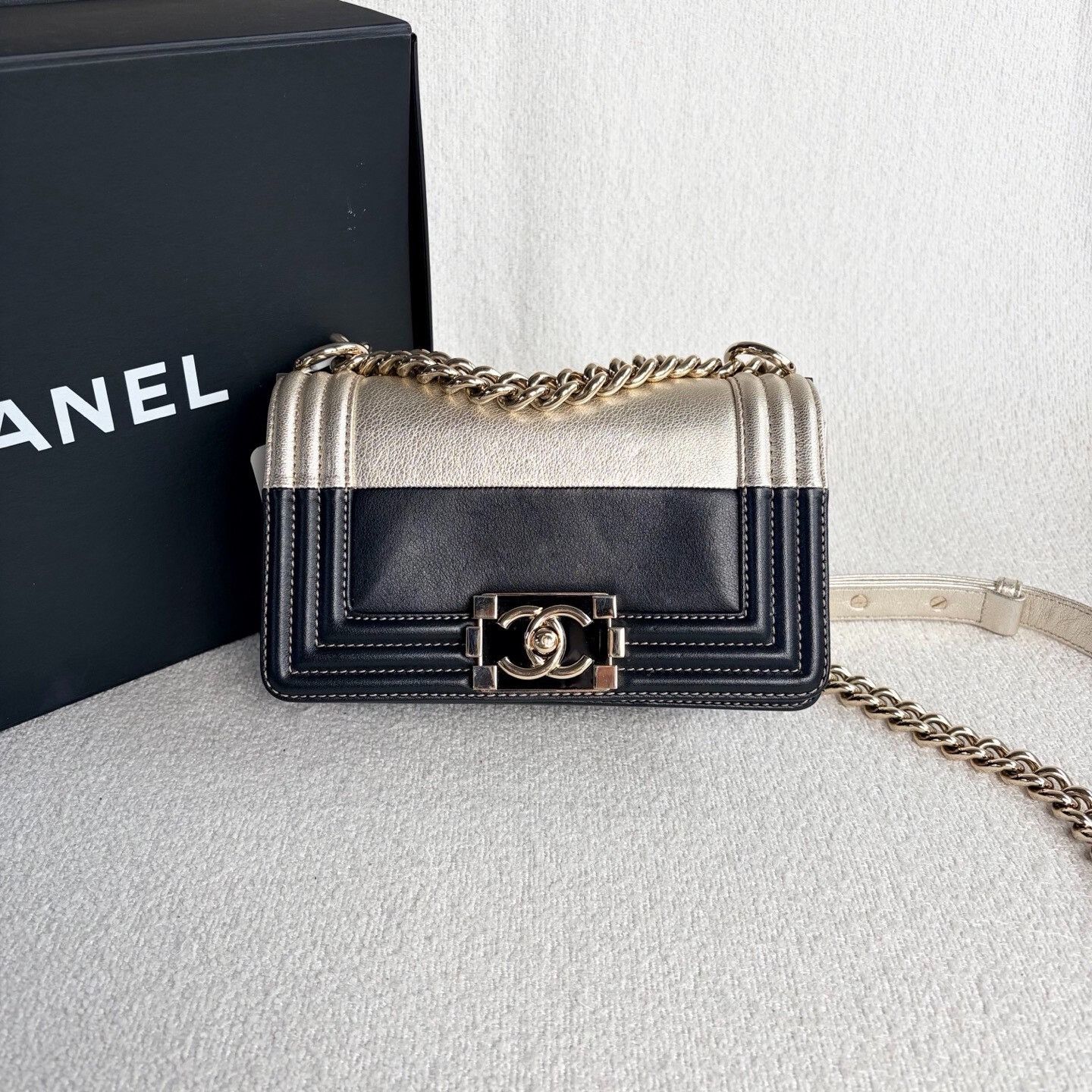 Chanel Pre-loved Bag Very good condition Size ONE SIZE - 2 Thumbnail