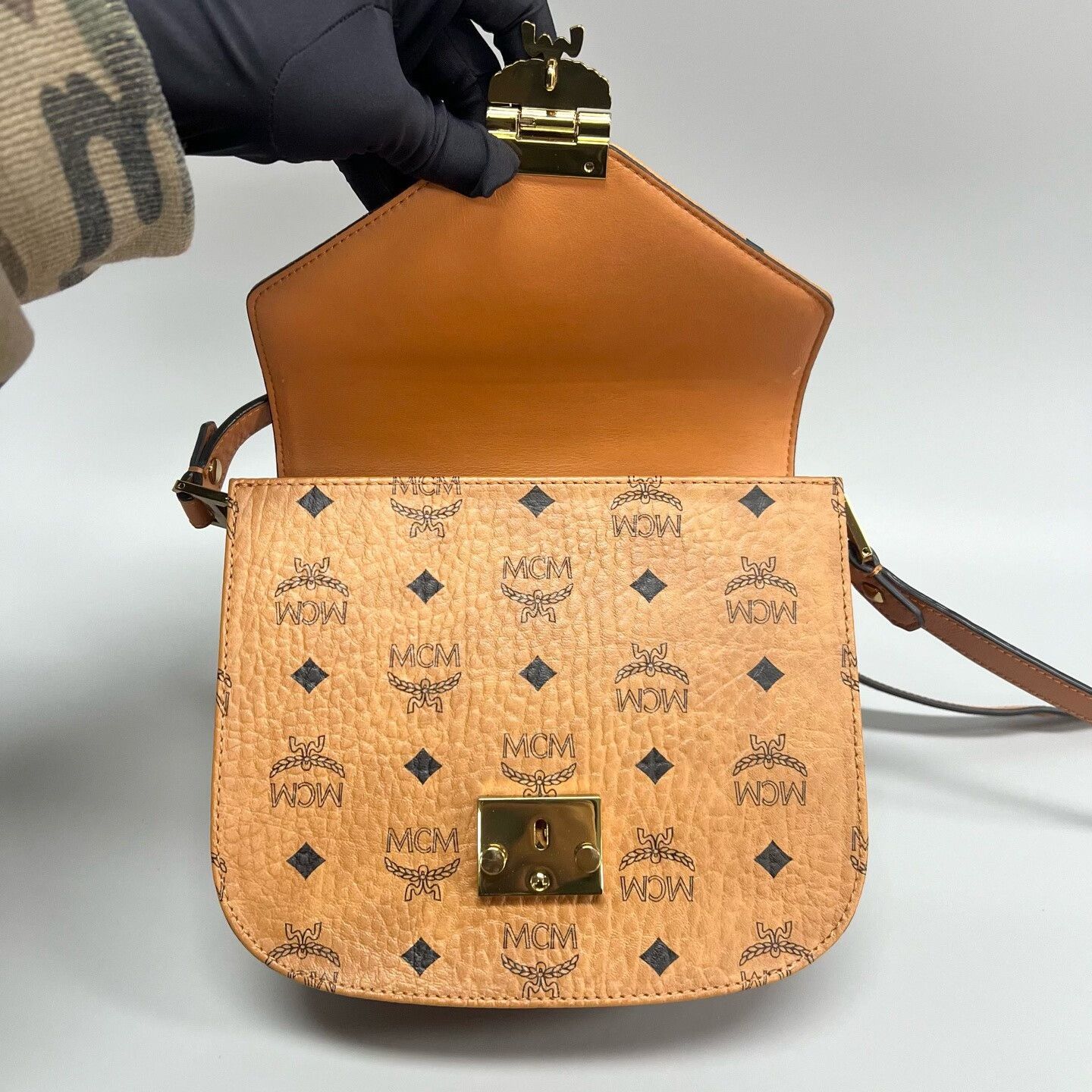 MCM Pre-loved Bag Very good condition Size ONE SIZE - 8 Thumbnail