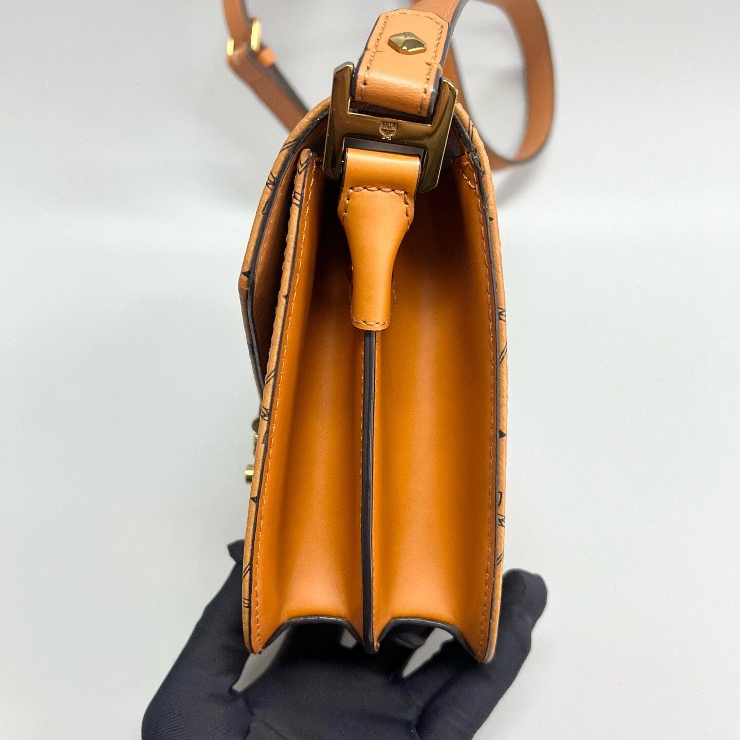 MCM Pre-loved Bag Very good condition Size ONE SIZE - 6 Thumbnail