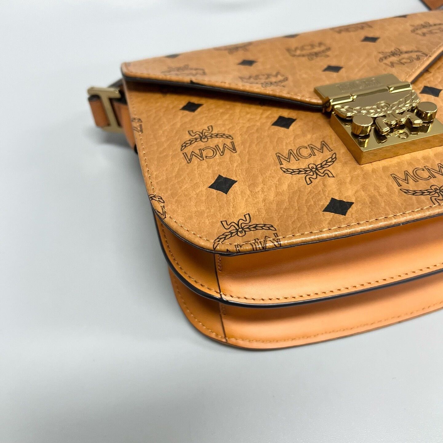 MCM Pre-loved Bag Very good condition Size ONE SIZE - 5 Thumbnail
