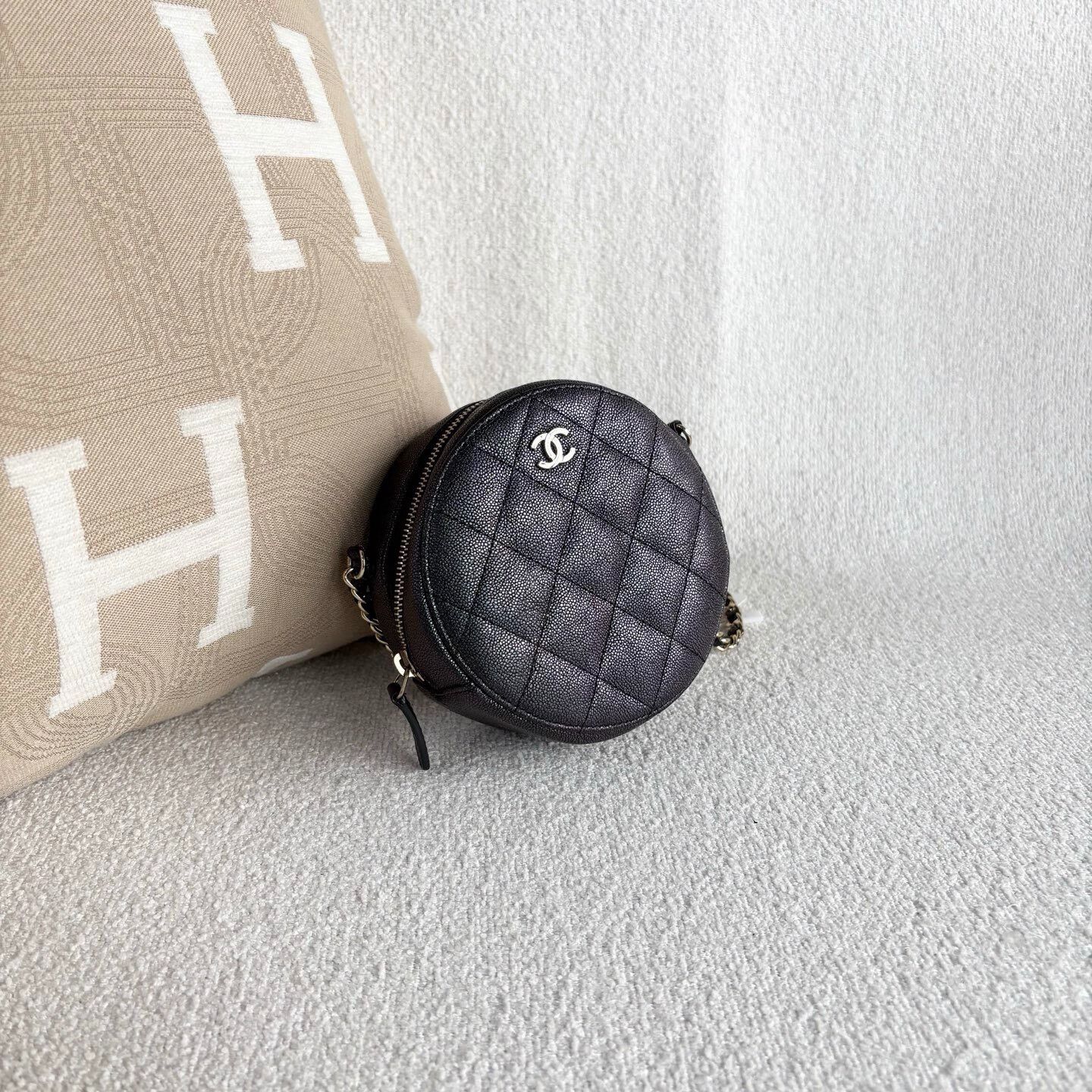 Chanel Pre-loved Bag Very good condition Size ONE SIZE - 4 Thumbnail