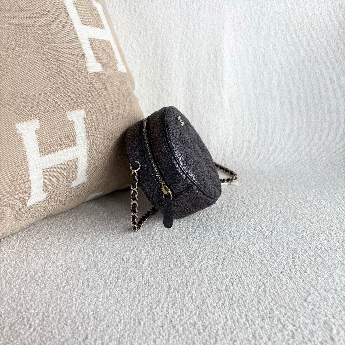 Chanel Pre-loved Bag Very good condition Size ONE SIZE - 3 Thumbnail