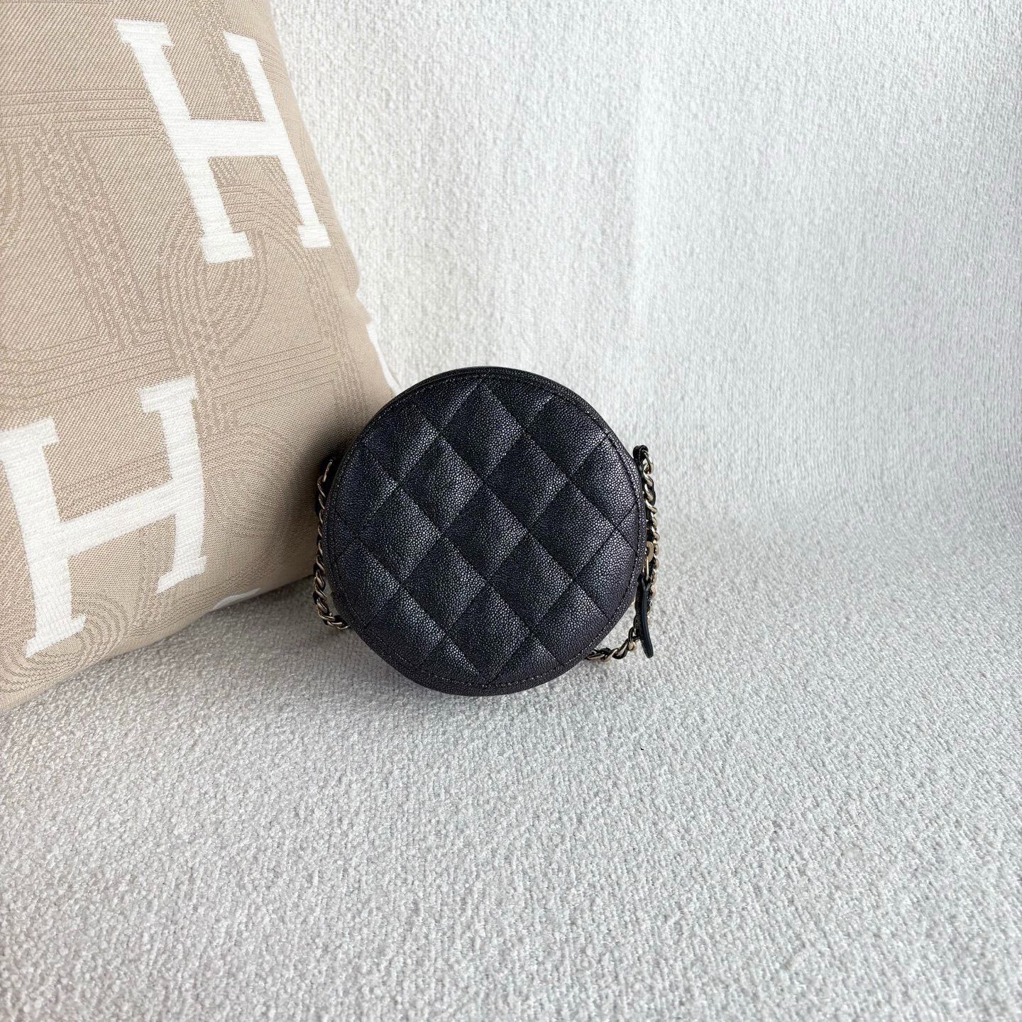 Chanel Pre-loved Bag Very good condition Size ONE SIZE - 2 Thumbnail