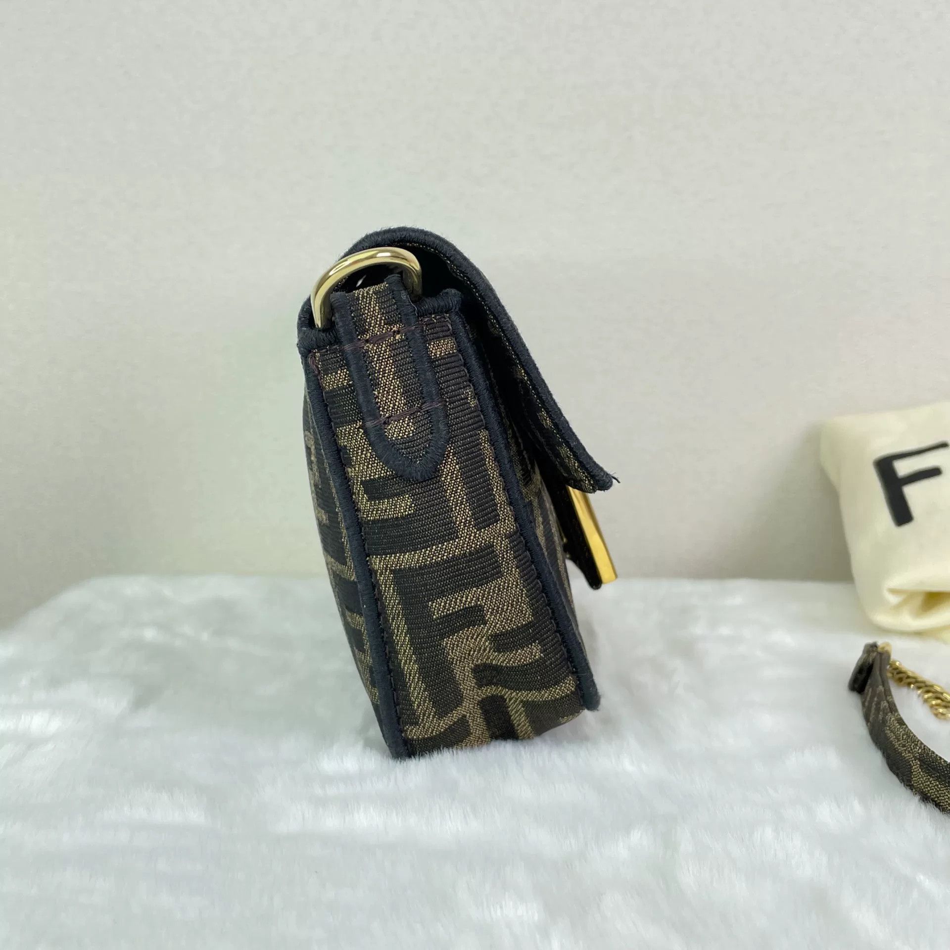 Fendi Pre-loved Bag Very good condition Size ONE SIZE - 3 Thumbnail