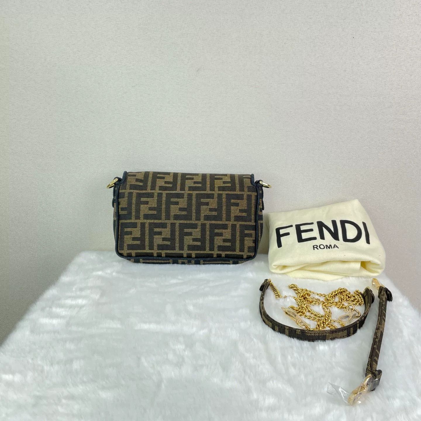 Fendi Pre-loved Bag Very good condition Size ONE SIZE - 2 Thumbnail