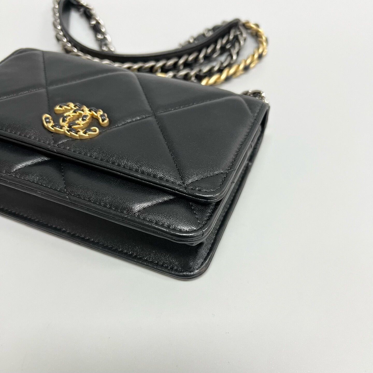Chanel Pre-loved Bag Very good condition Size ONE SIZE - 4 Thumbnail