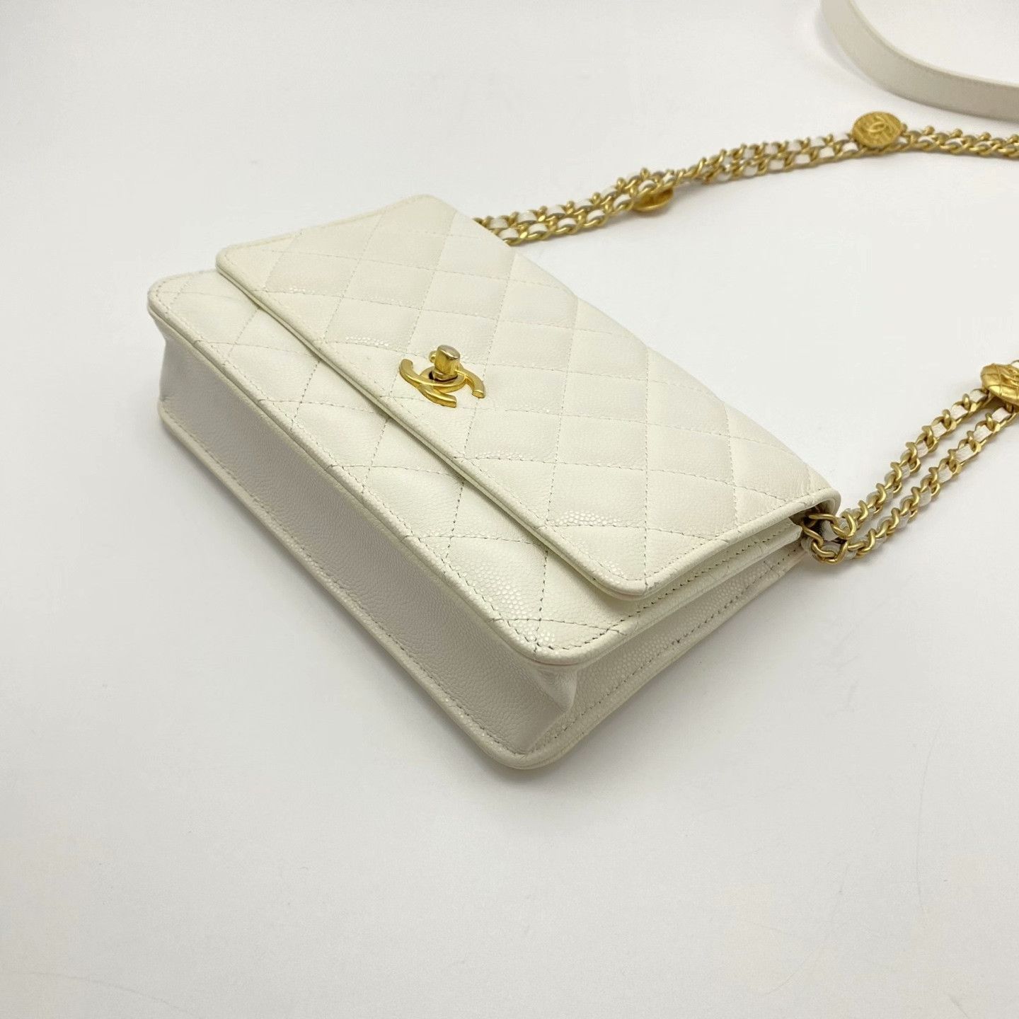 Chanel Pre-loved Bag Very good condition Size ONE SIZE - 4 Thumbnail