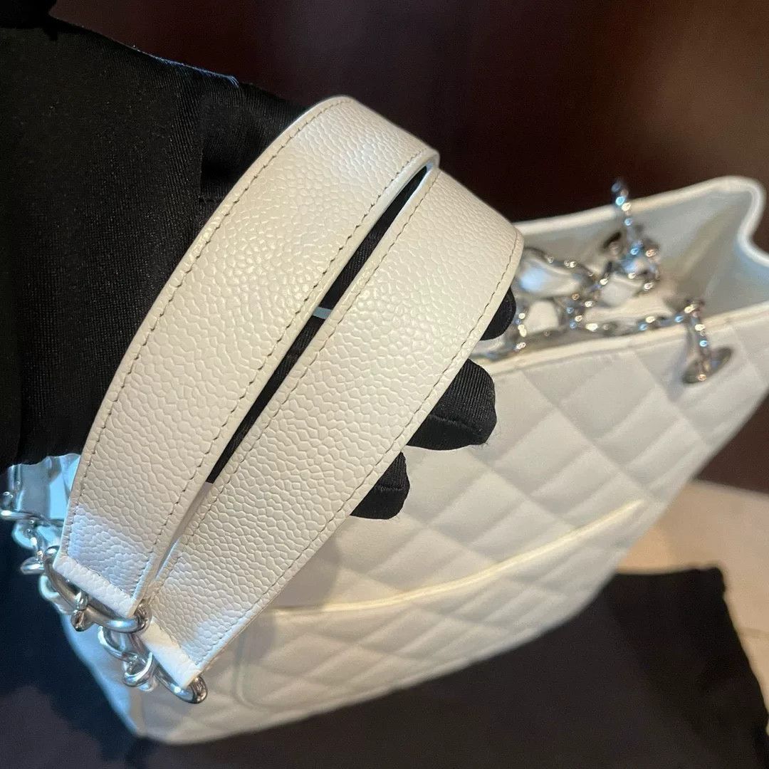 Chanel Pre-loved Bag Very good condition Size ONE SIZE - 3 Thumbnail