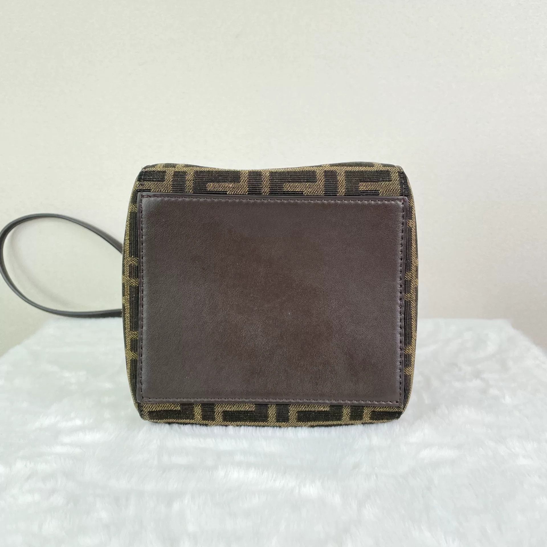 Fendi Pre-loved Bag Very good condition Size ONE SIZE - 4 Thumbnail