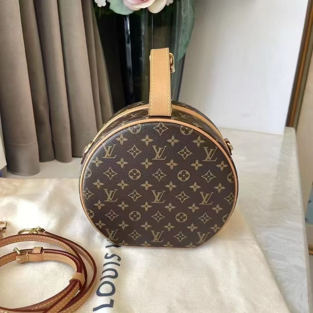 Louis Vuitton Pre-loved Bag Very good condition Size ONE SIZE - 4 Thumbnail
