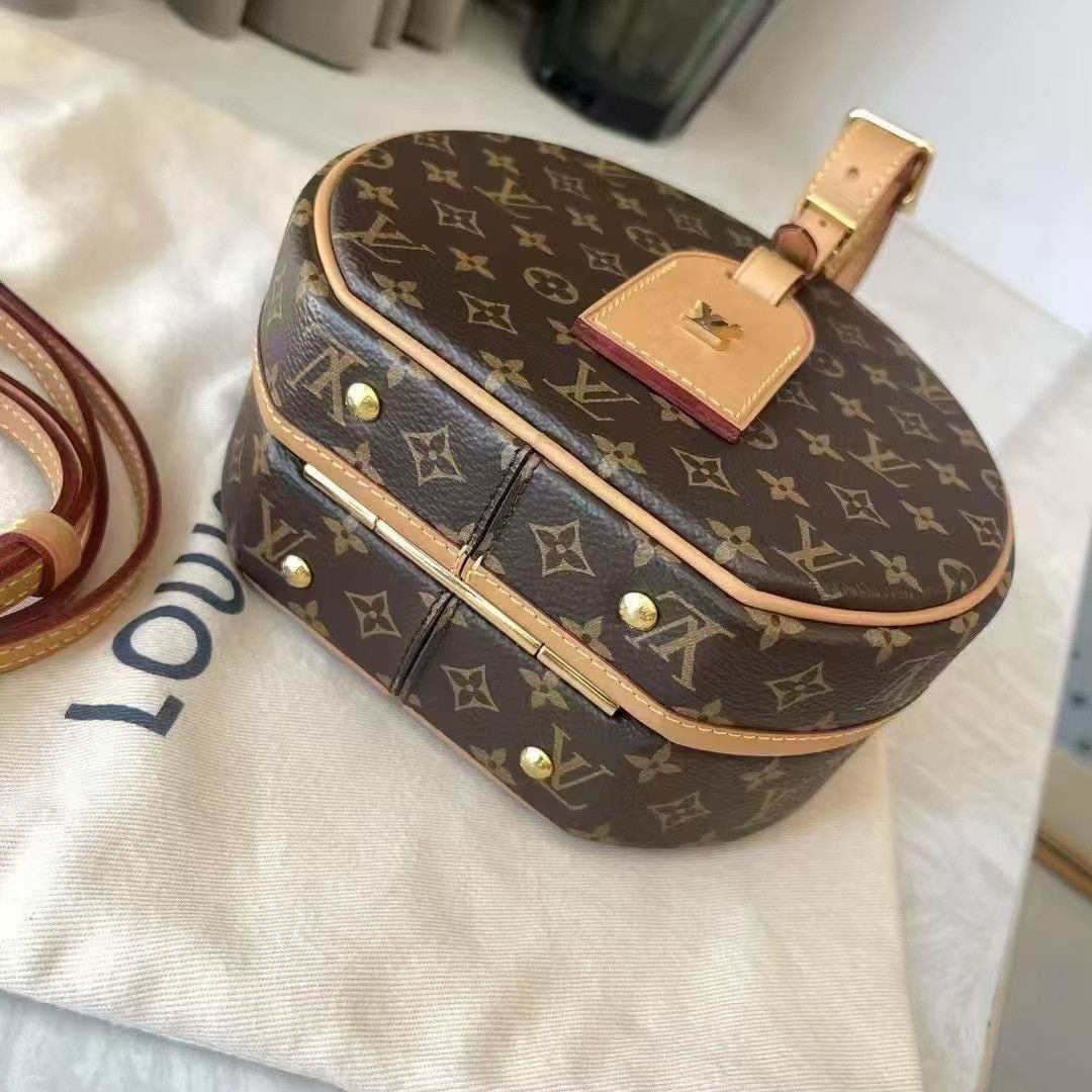 Louis Vuitton Pre-loved Bag Very good condition Size ONE SIZE - 5 Thumbnail
