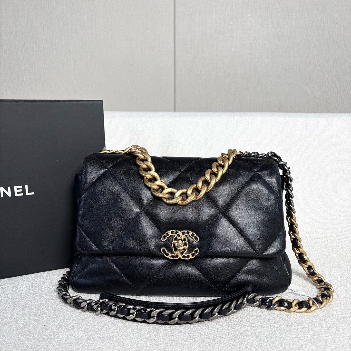 Chanel Pre-loved Bag Very good condition Size ONE SIZE - 2 Thumbnail