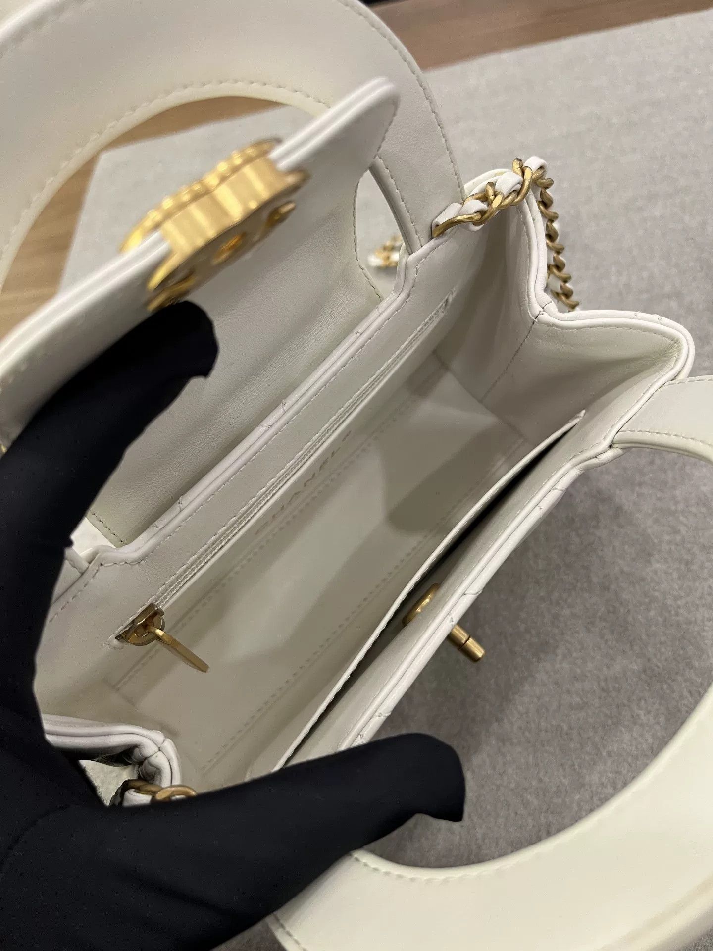 Chanel Pre-loved Bag Very good condition Size ONE SIZE - 7 Thumbnail