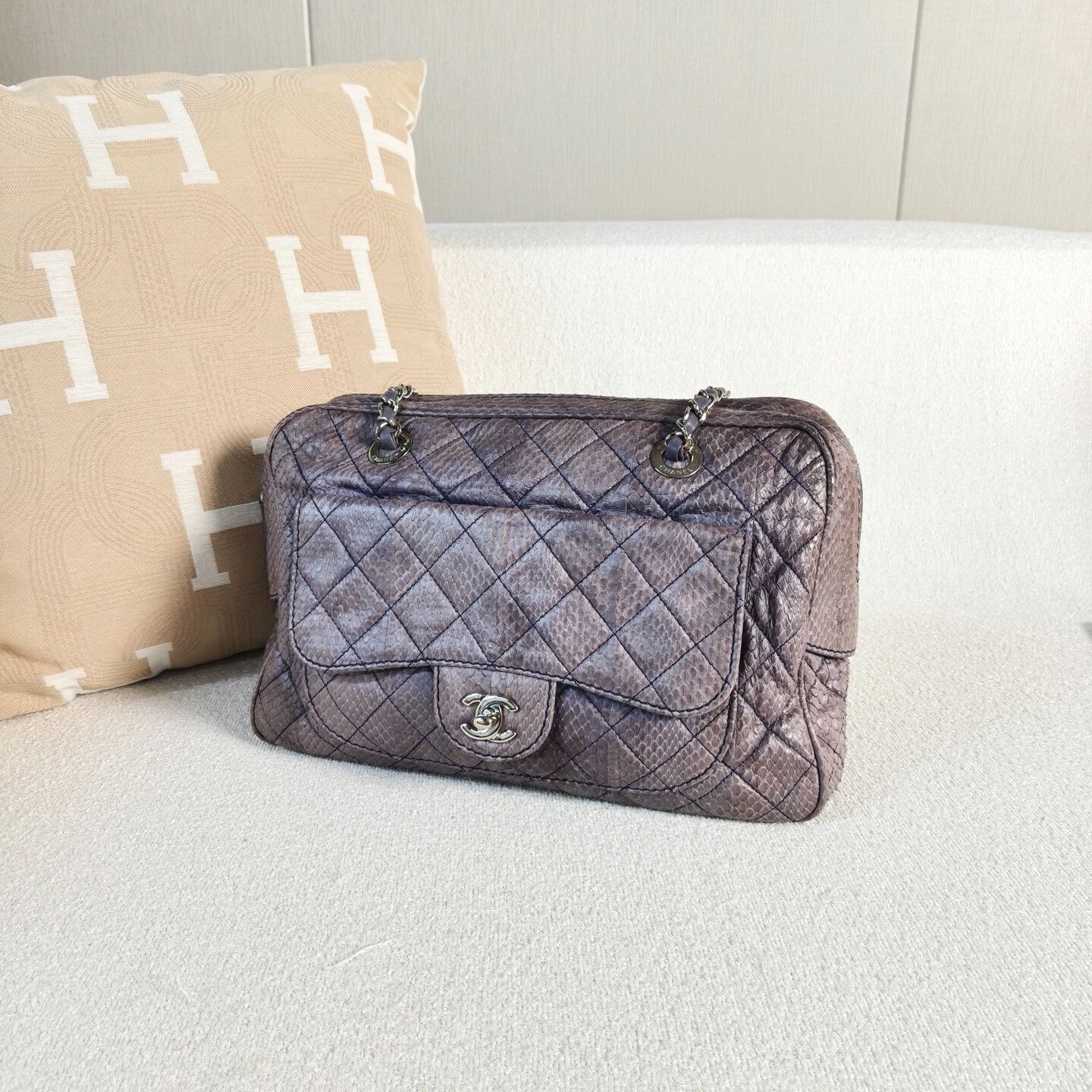 Chanel Pre-loved Bag Very good condition Size ONE SIZE - 4 Thumbnail