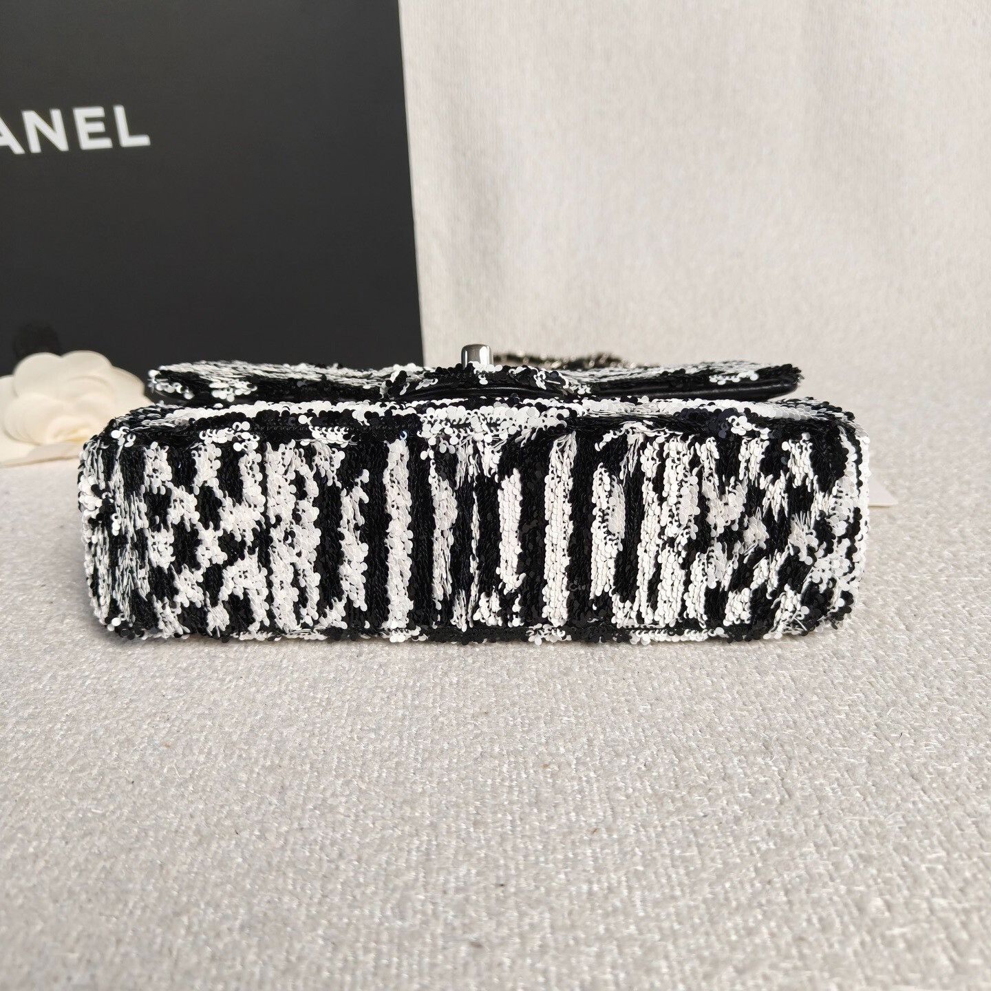 Chanel Pre-loved Bag Very good condition Size ONE SIZE - 5 Thumbnail
