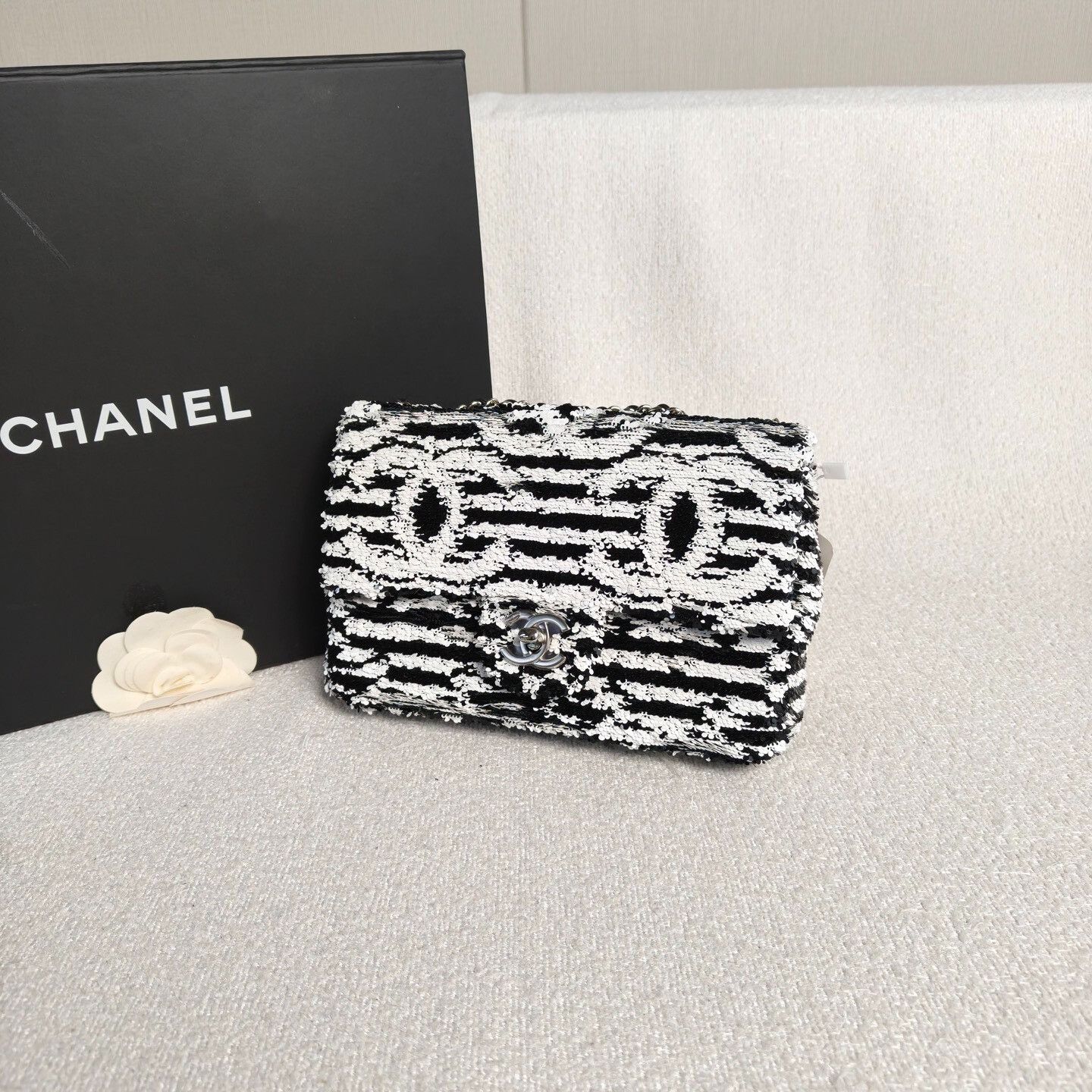 Chanel Pre-loved Bag Very good condition Size ONE SIZE - 4 Thumbnail