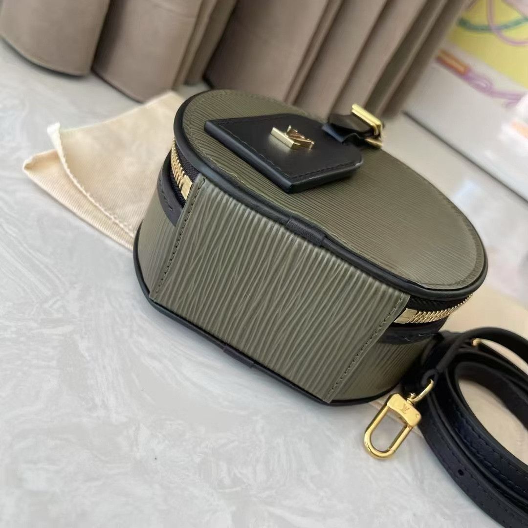 Louis Vuitton Pre-loved Bag Very good condition Size ONE SIZE - 9 Thumbnail