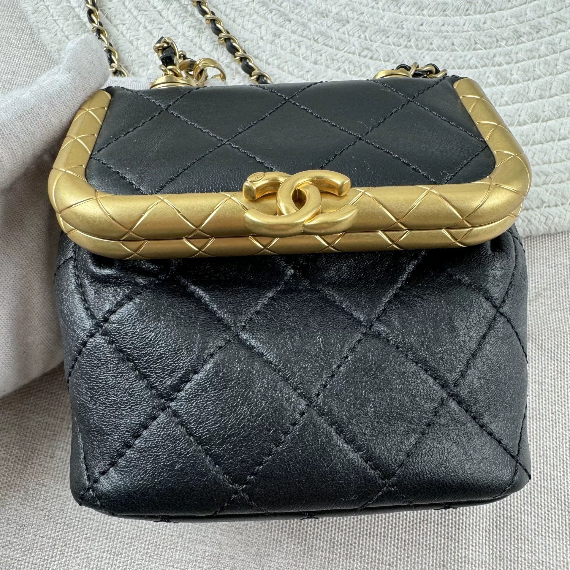 Chanel Pre-loved Bag Very good condition Size ONE SIZE - 8 Thumbnail