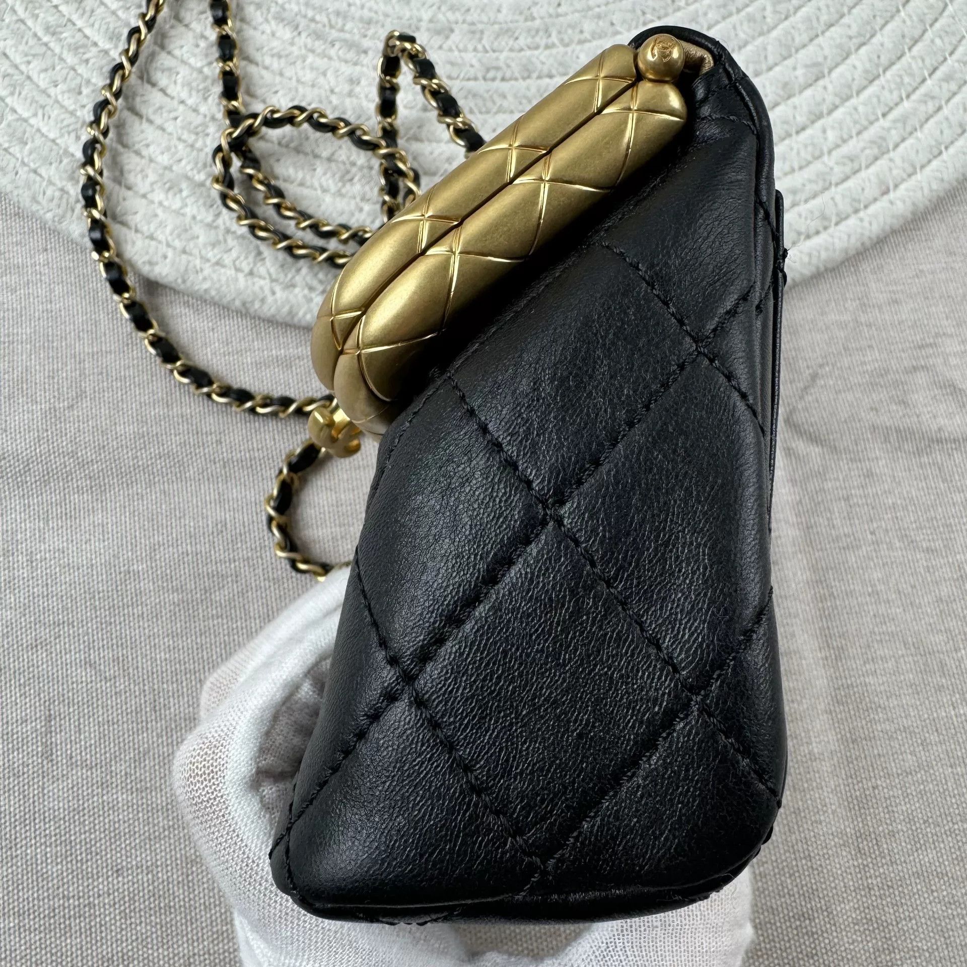 Chanel Pre-loved Bag Very good condition Size ONE SIZE - 4 Thumbnail