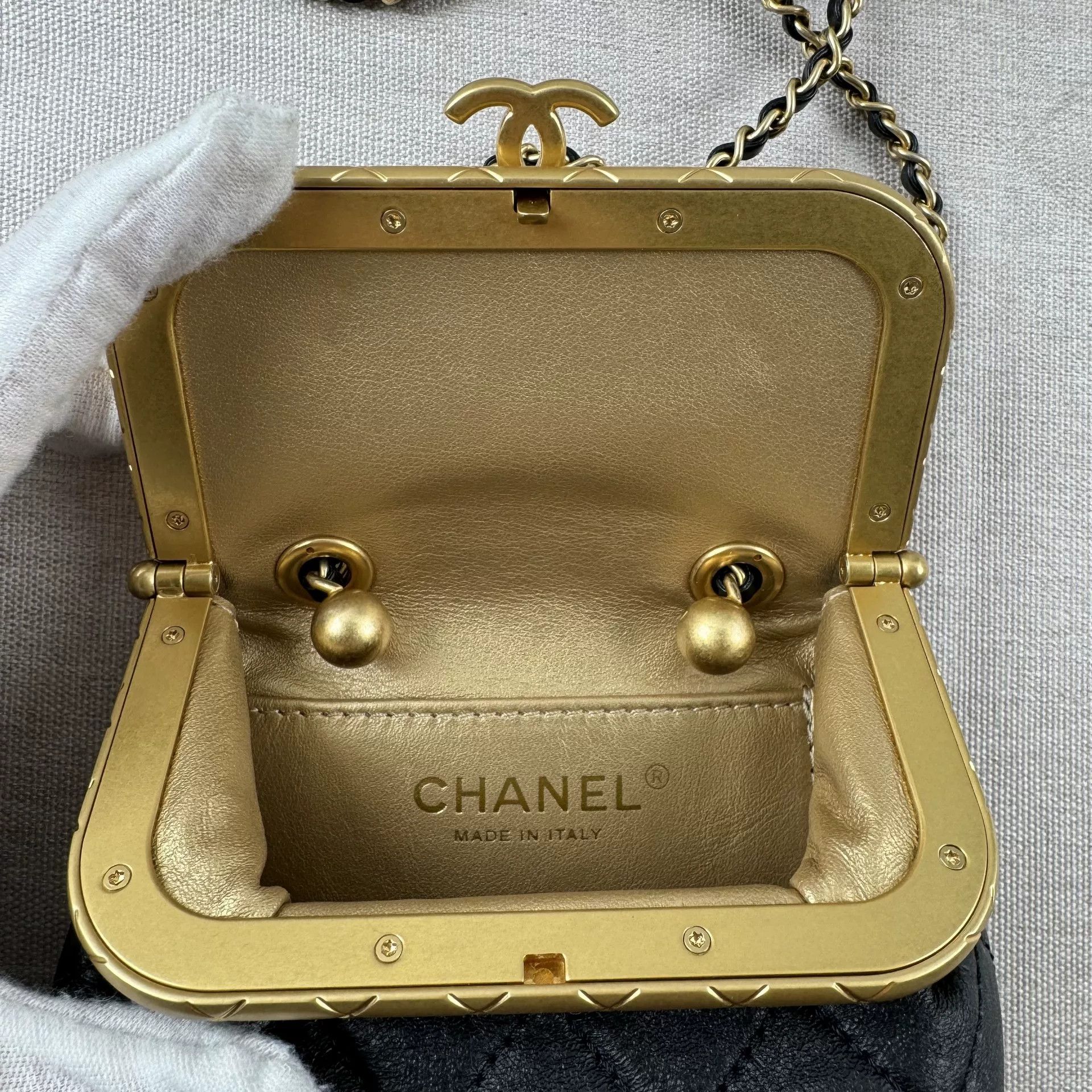 Chanel Pre-loved Bag Very good condition Size ONE SIZE - 3 Thumbnail