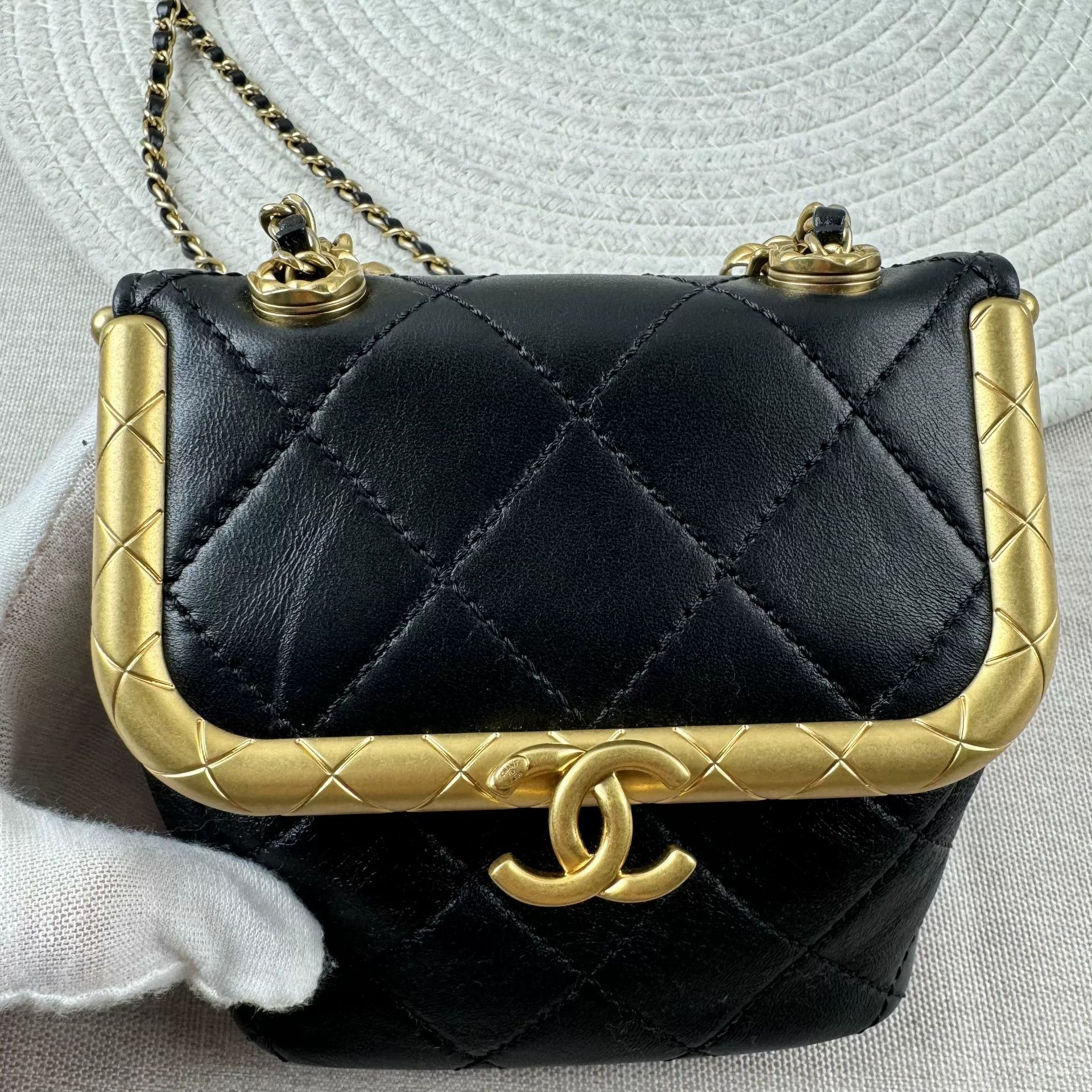 Chanel Pre-loved Bag Very good condition Size ONE SIZE - 9 Thumbnail