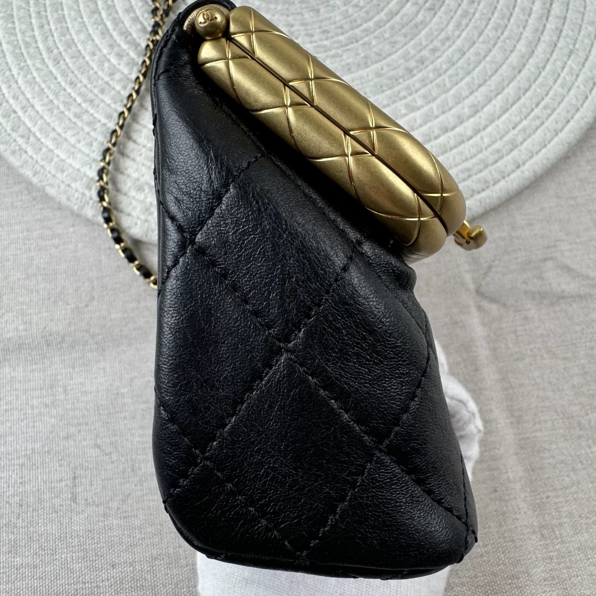 Chanel Pre-loved Bag Very good condition Size ONE SIZE - 5 Thumbnail