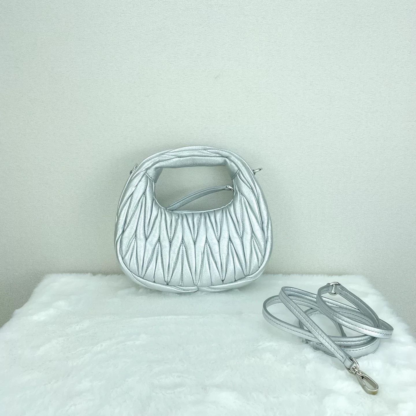 Miu Miu Pre-loved Bag Very good condition Size ONE SIZE - 2 Thumbnail