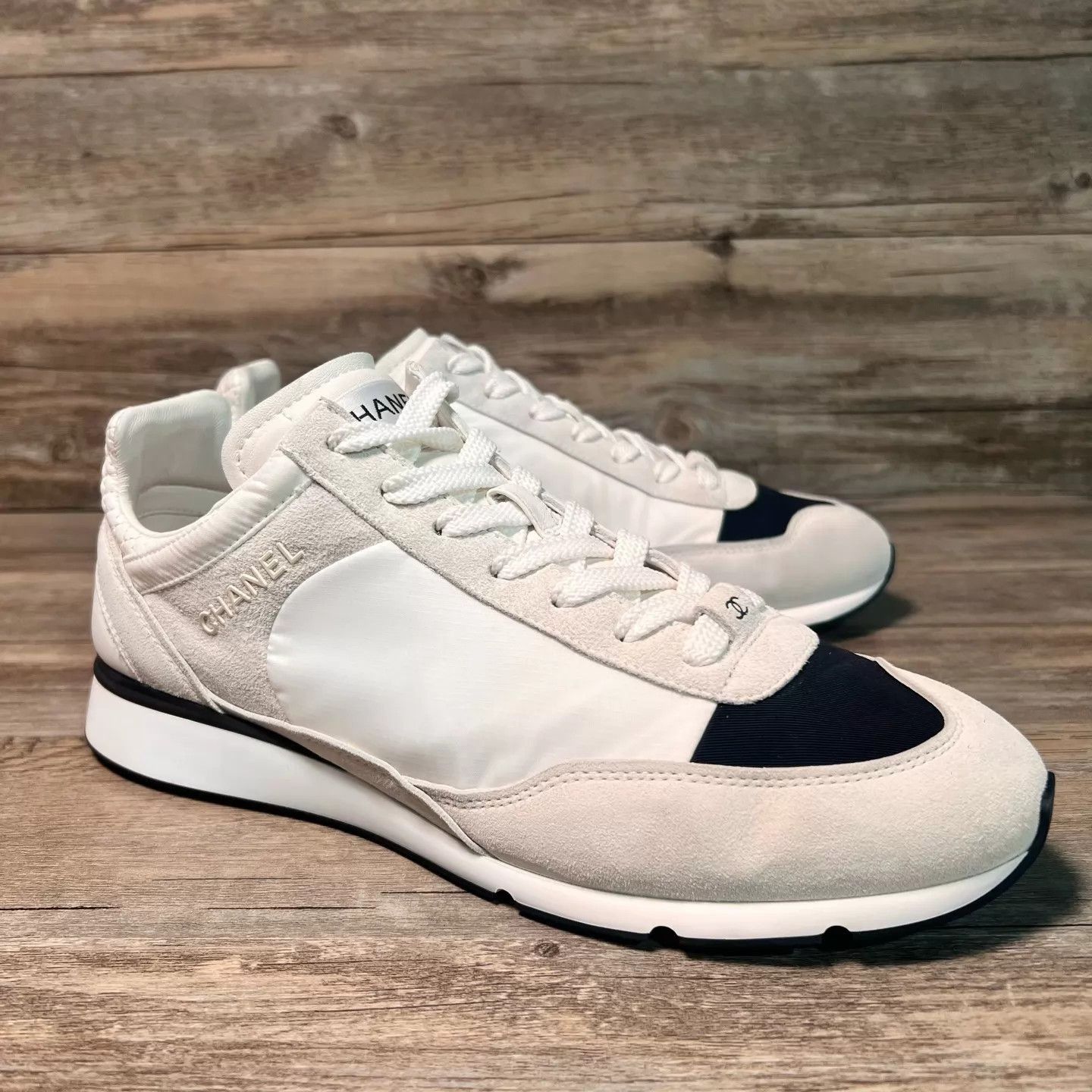 Chanel White Low-Top Sneakers Size 9 Size US 9 / EU 42 - 2 Thumbnail
