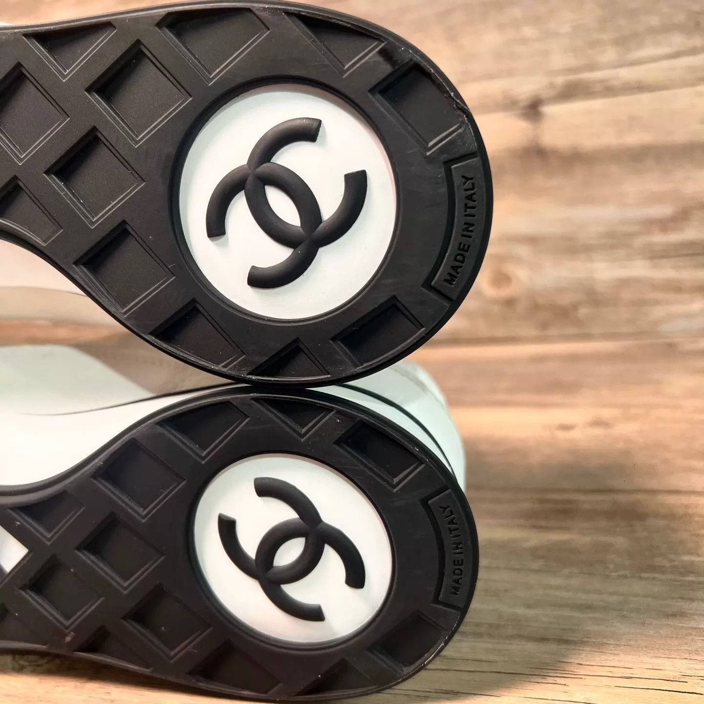 Chanel White Low-Top Sneakers Size 9 Size US 9 / EU 42 - 7 Thumbnail