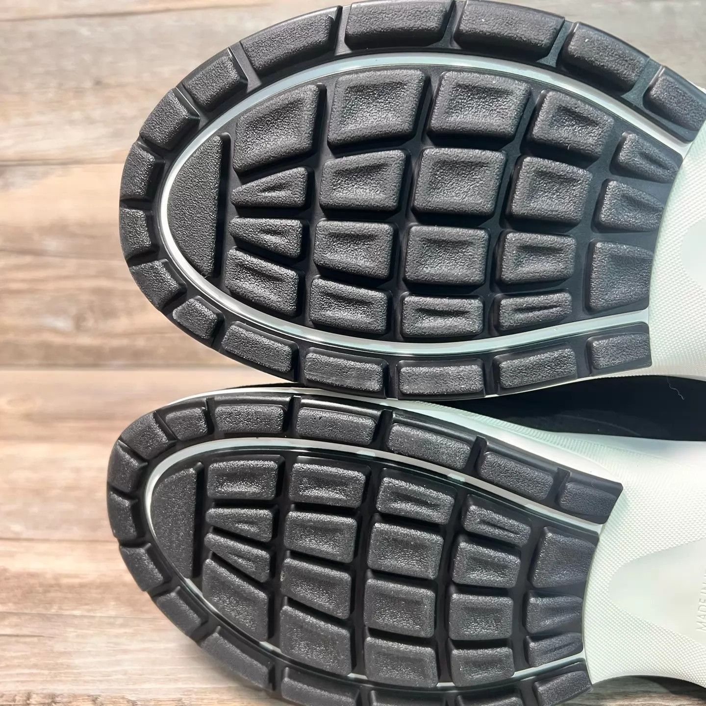 Chanel Black Low-Top Sneakers Size 9 Size US 9 / EU 42 - 7 Thumbnail