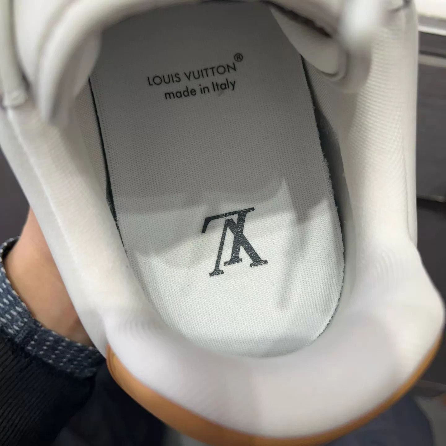 Louis Vuitton Beige Low-Top Sneakers Size 8 Size US 8 / EU 41 - 8 Thumbnail