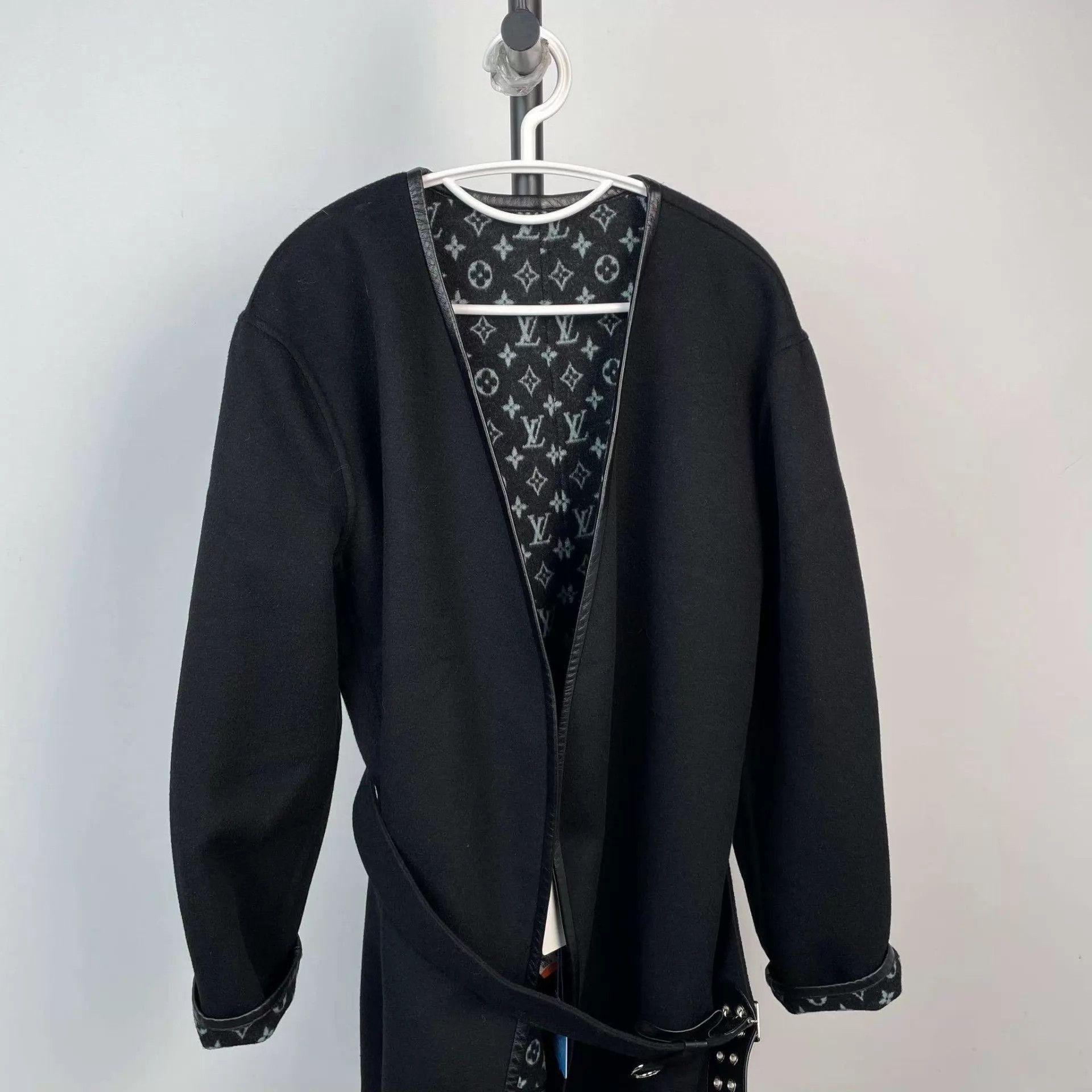 Louis Vuitton Black Long Belted Coat with Patterned Lining Size US S / EU 44-46 / 1 - 3 Thumbnail