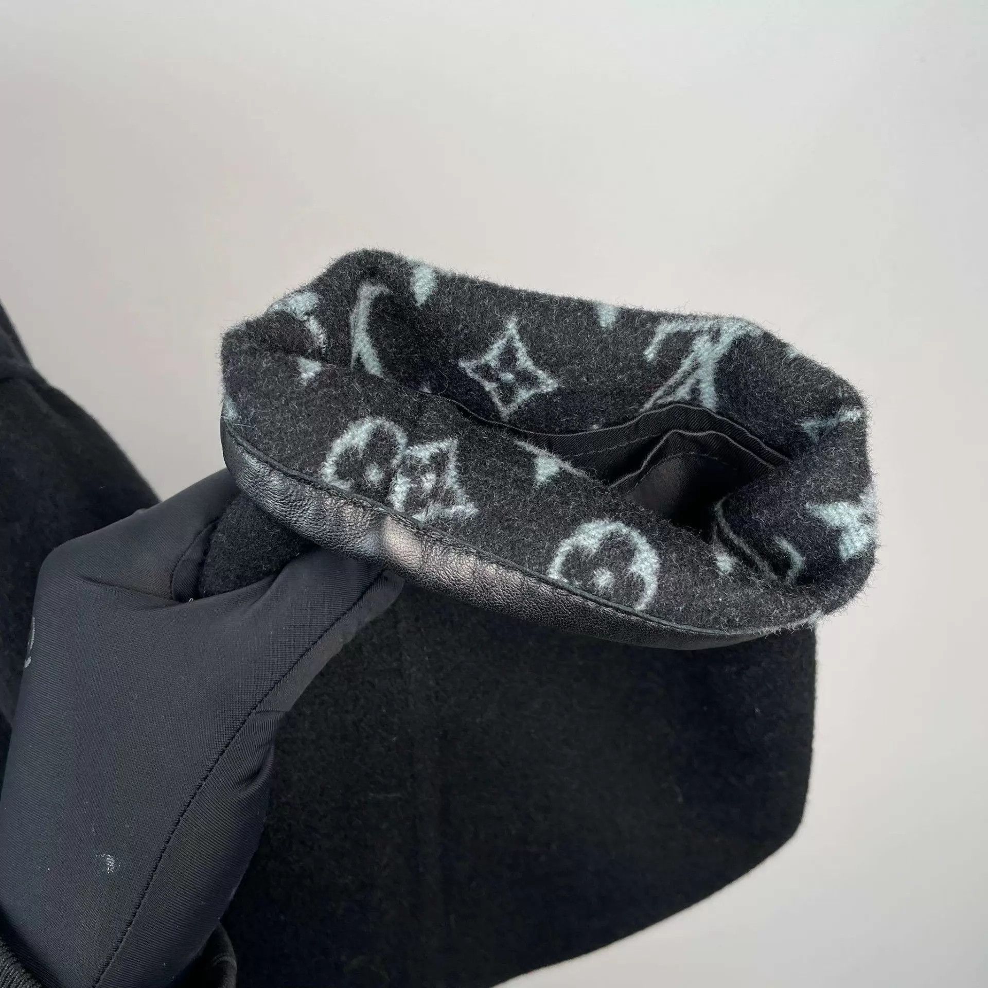 Louis Vuitton Black Long Belted Coat with Patterned Lining Size US S / EU 44-46 / 1 - 8 Thumbnail