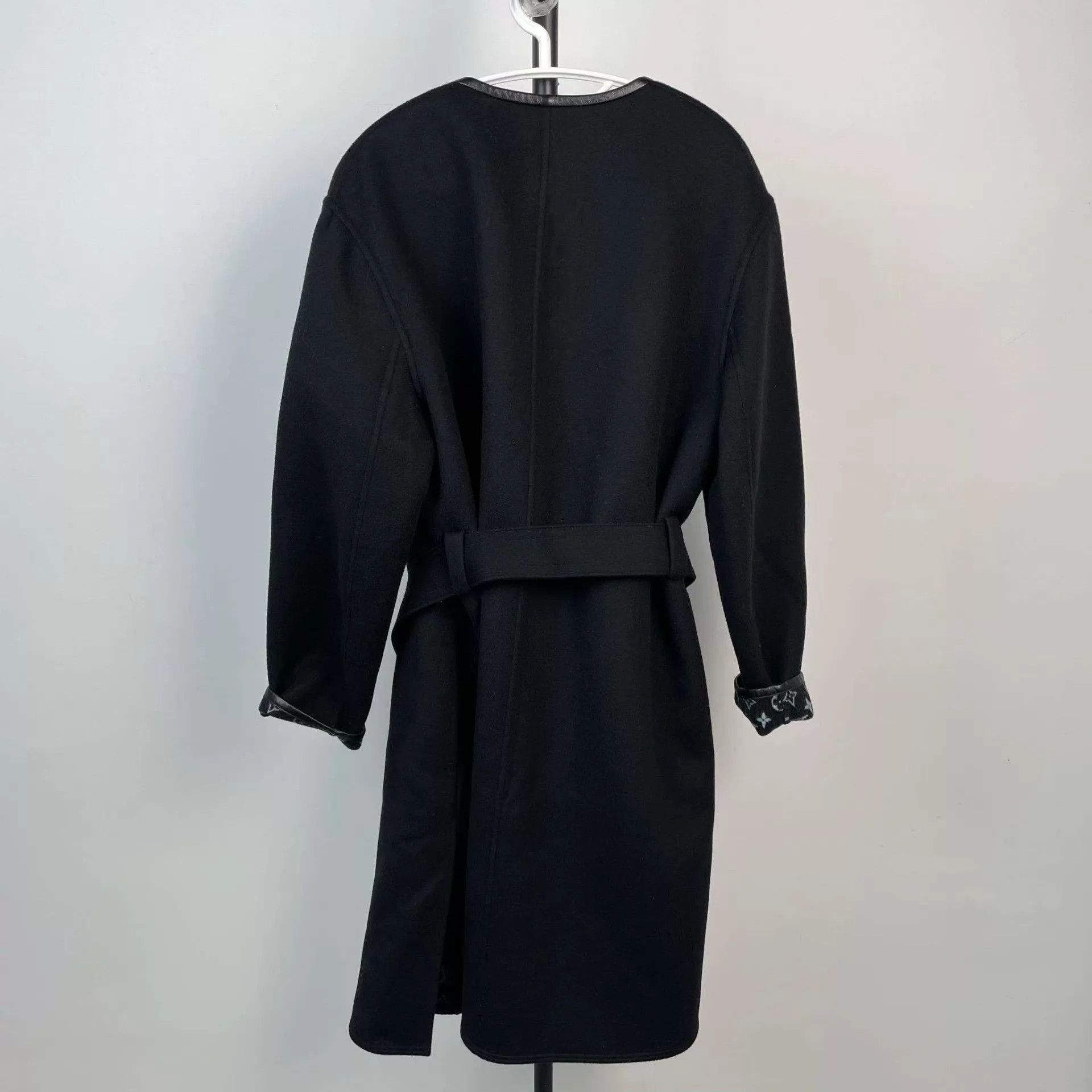 Louis Vuitton Black Long Belted Coat with Patterned Lining Size US S / EU 44-46 / 1 - 2 Thumbnail