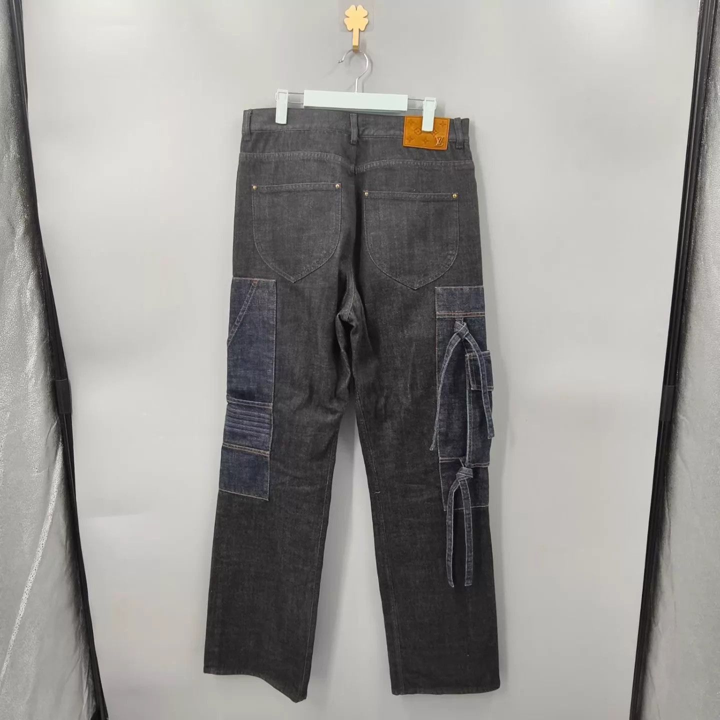 Louis Vuitton Blue Denim Cargo Pants with Patch Details Size 32 Size US 32 / EU 48 - 2 Thumbnail