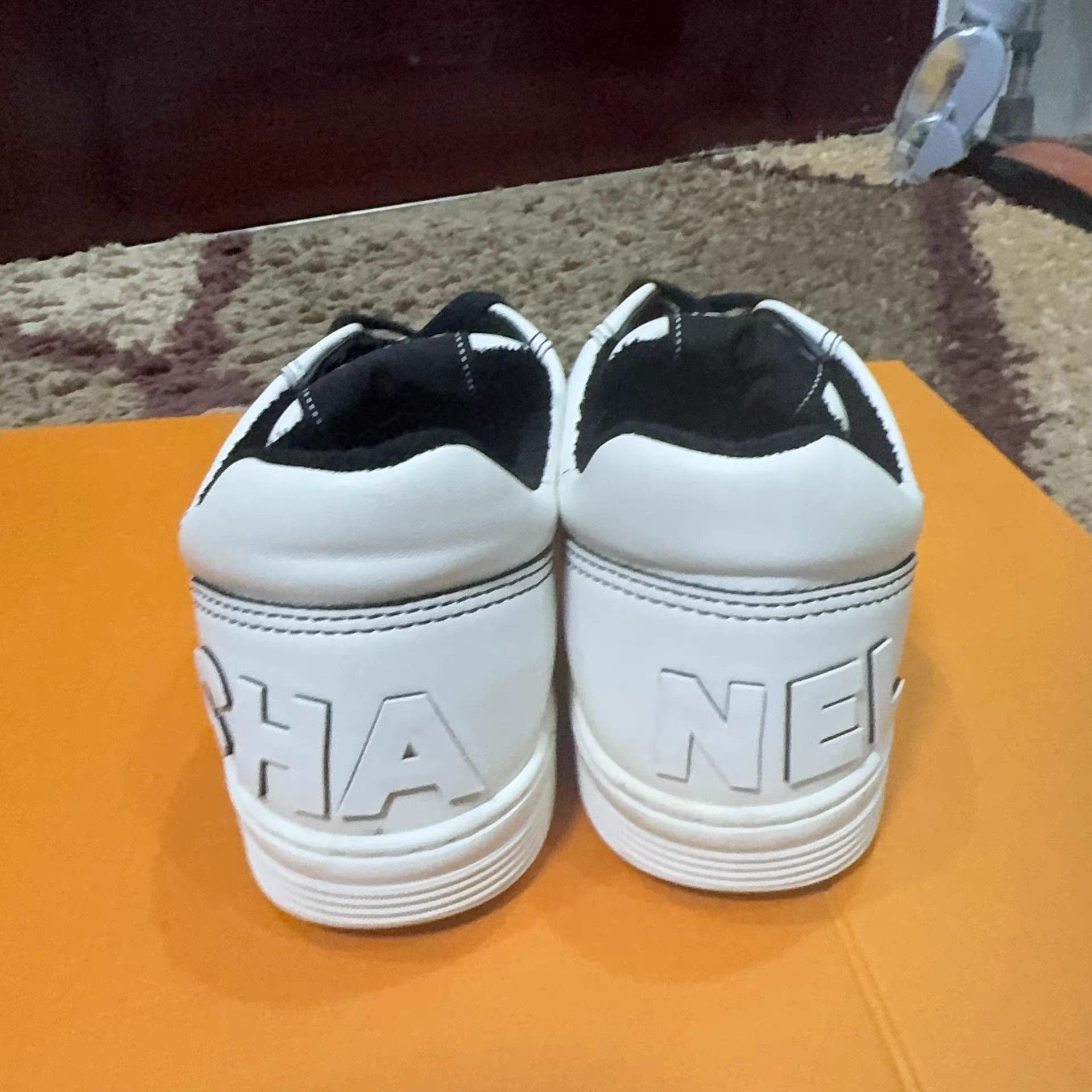 Chanel White Low-Top Sneakers Size 8 Size US 8 / EU 41 - 5 Thumbnail