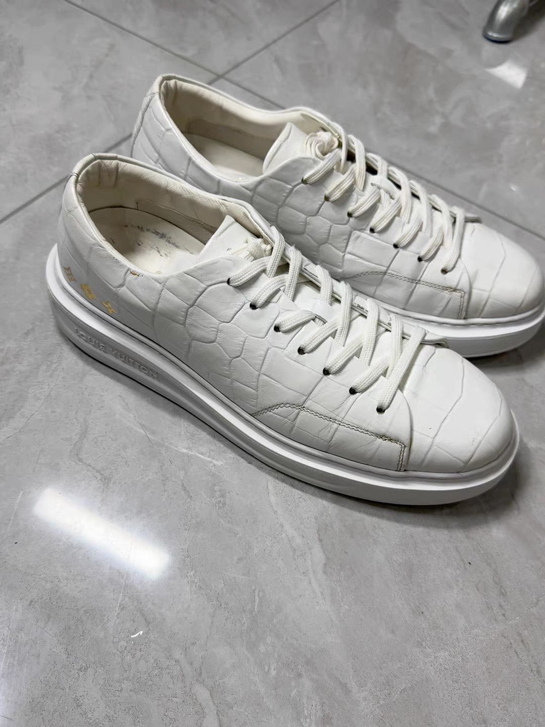 Louis Vuitton White Low-Top Sneakers Size 7 Size US 7 / EU 40 - 3 Thumbnail