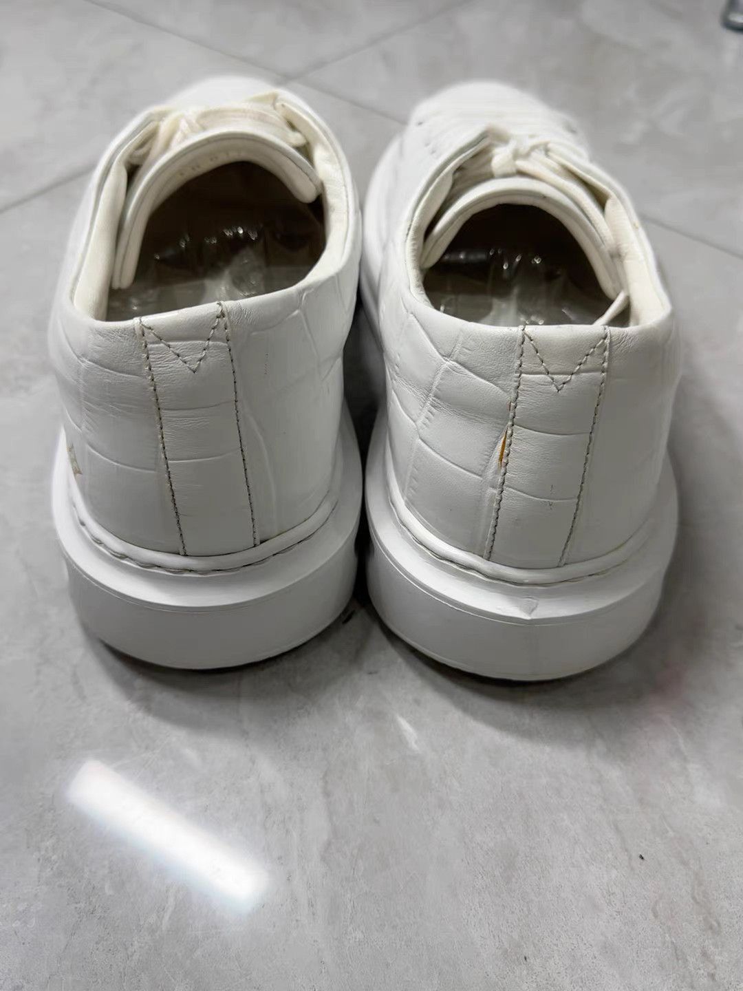 Louis Vuitton White Low-Top Sneakers Size 7 Size US 7 / EU 40 - 4 Thumbnail